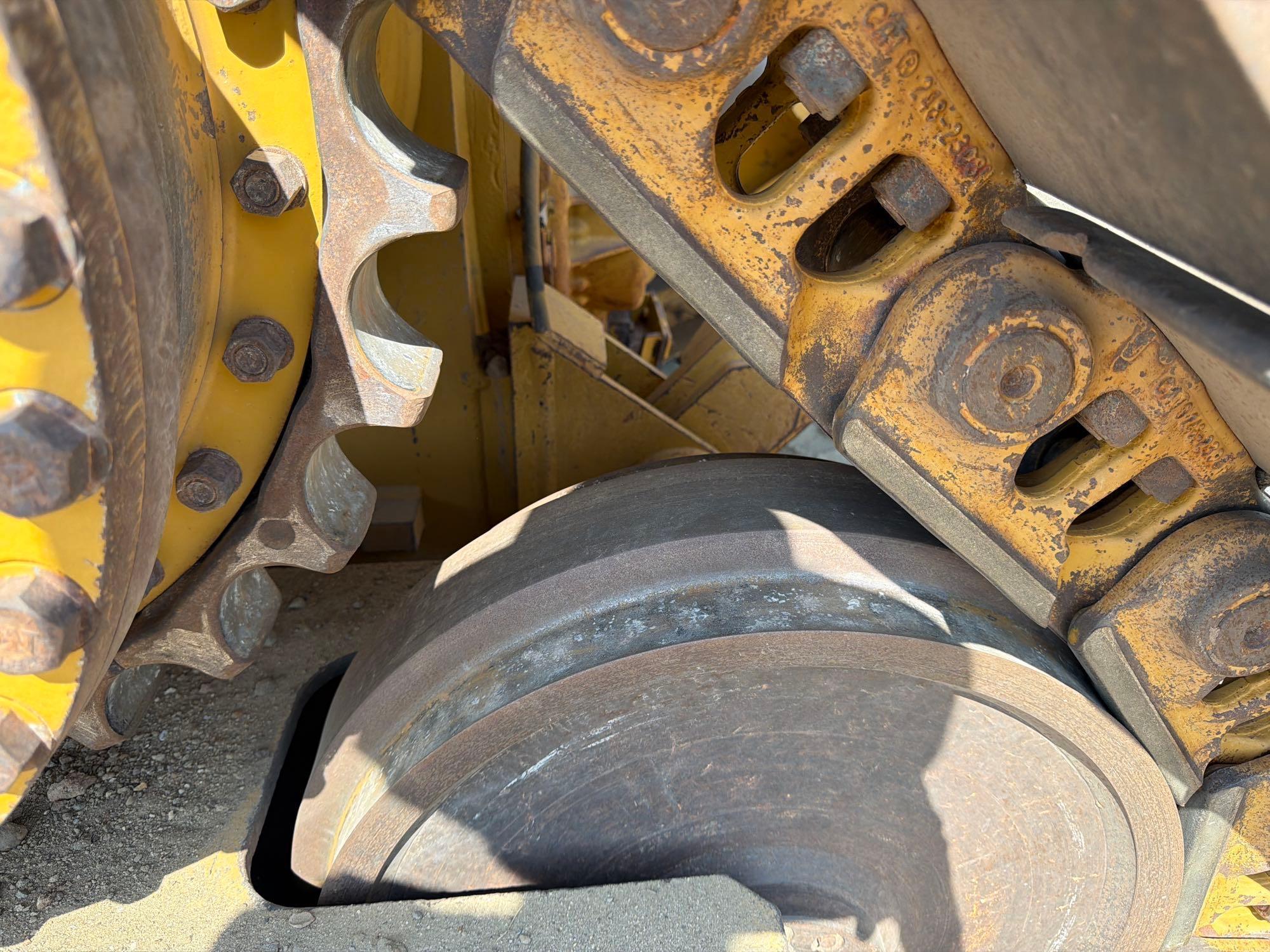 Caterpillar D6T LGP