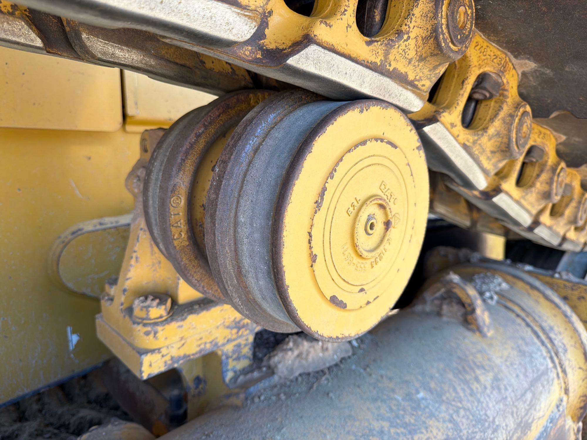 Caterpillar D6T LGP