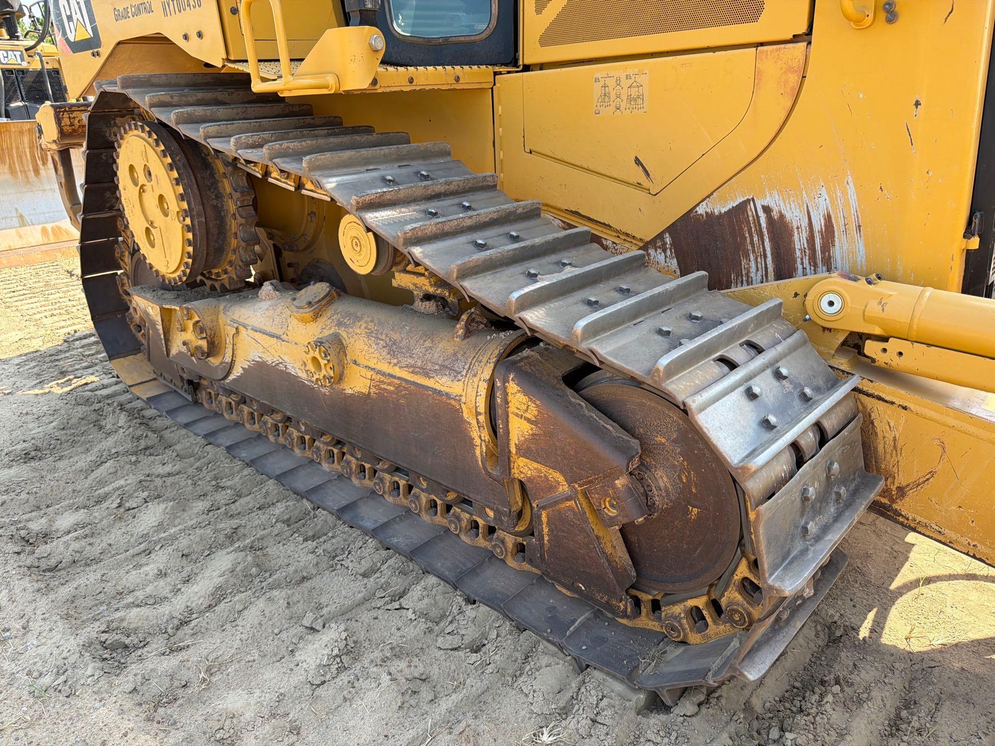 Caterpillar D6T LGP