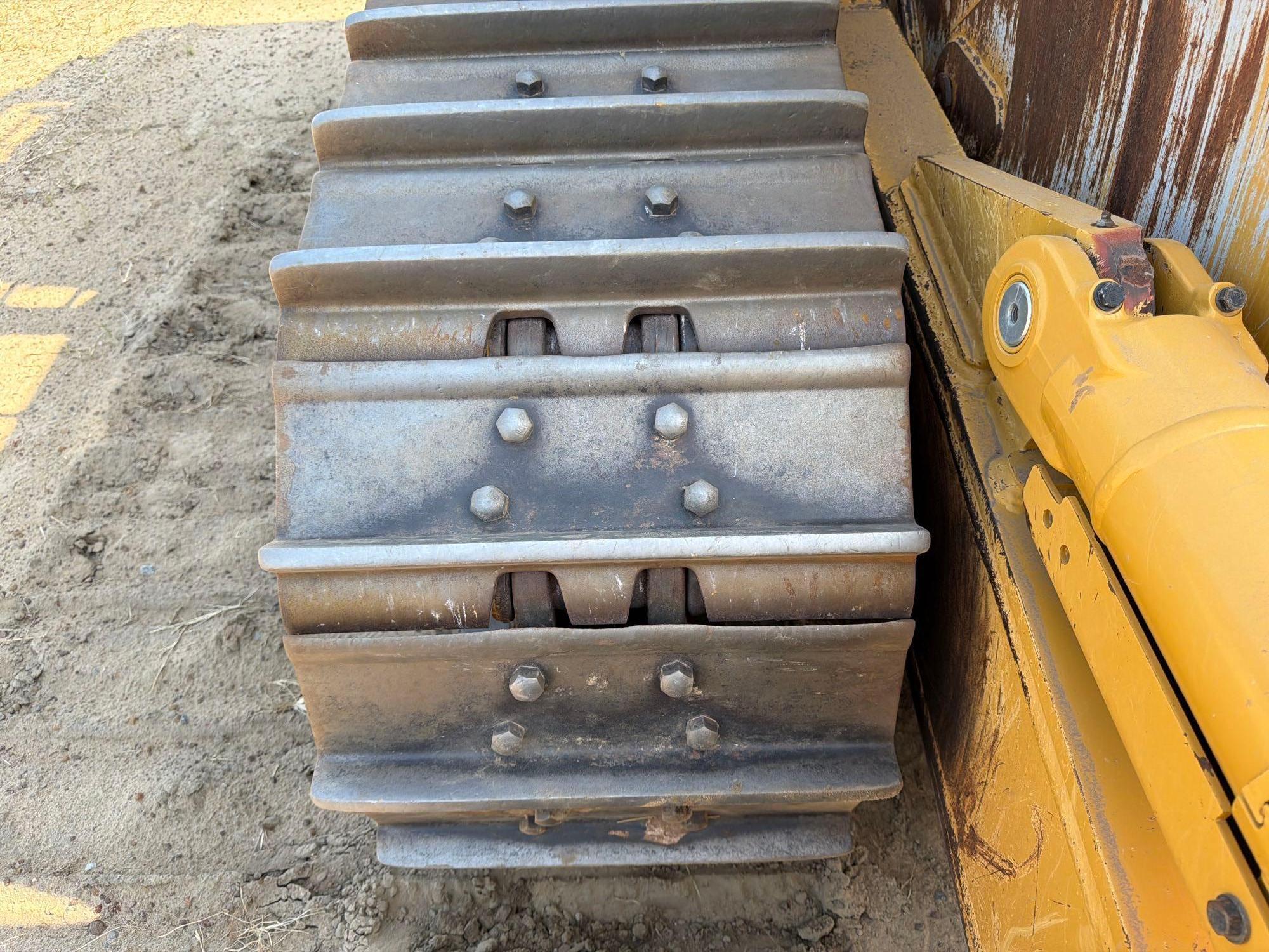 Caterpillar D6T LGP