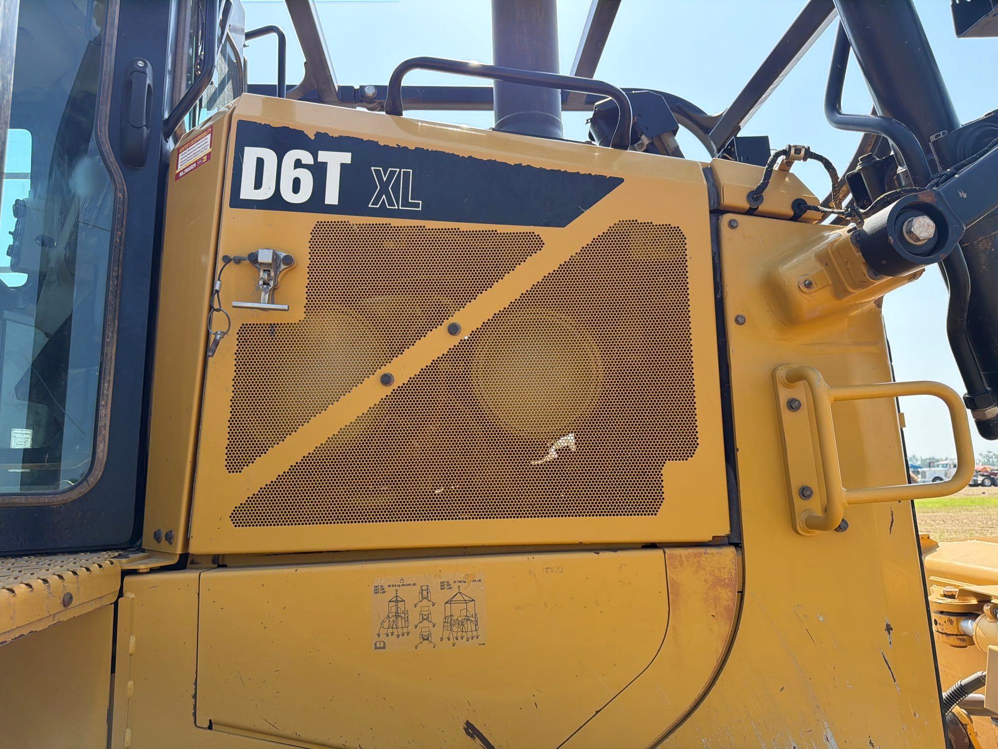 Caterpillar D6T LGP