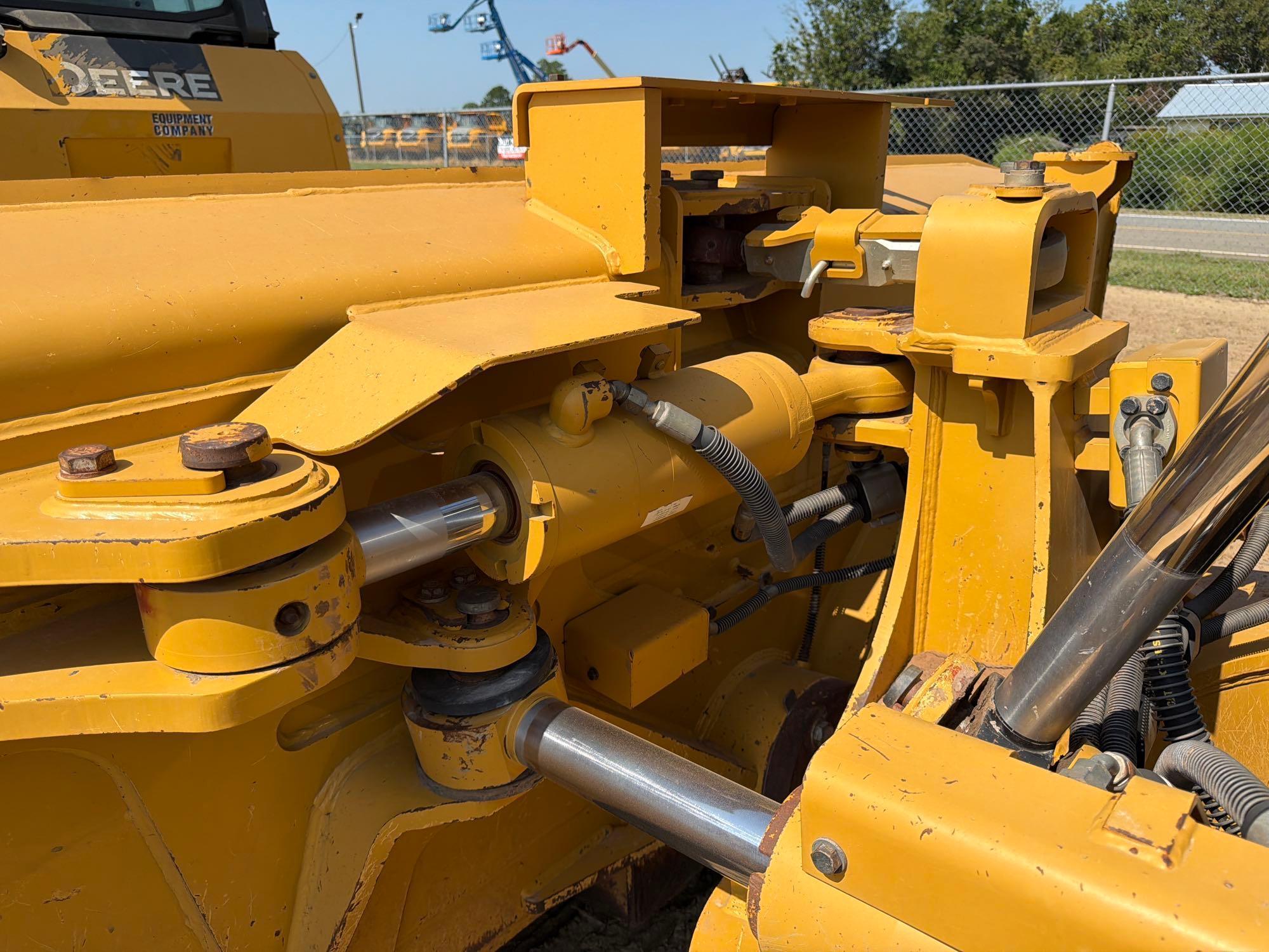 Caterpillar D6T LGP