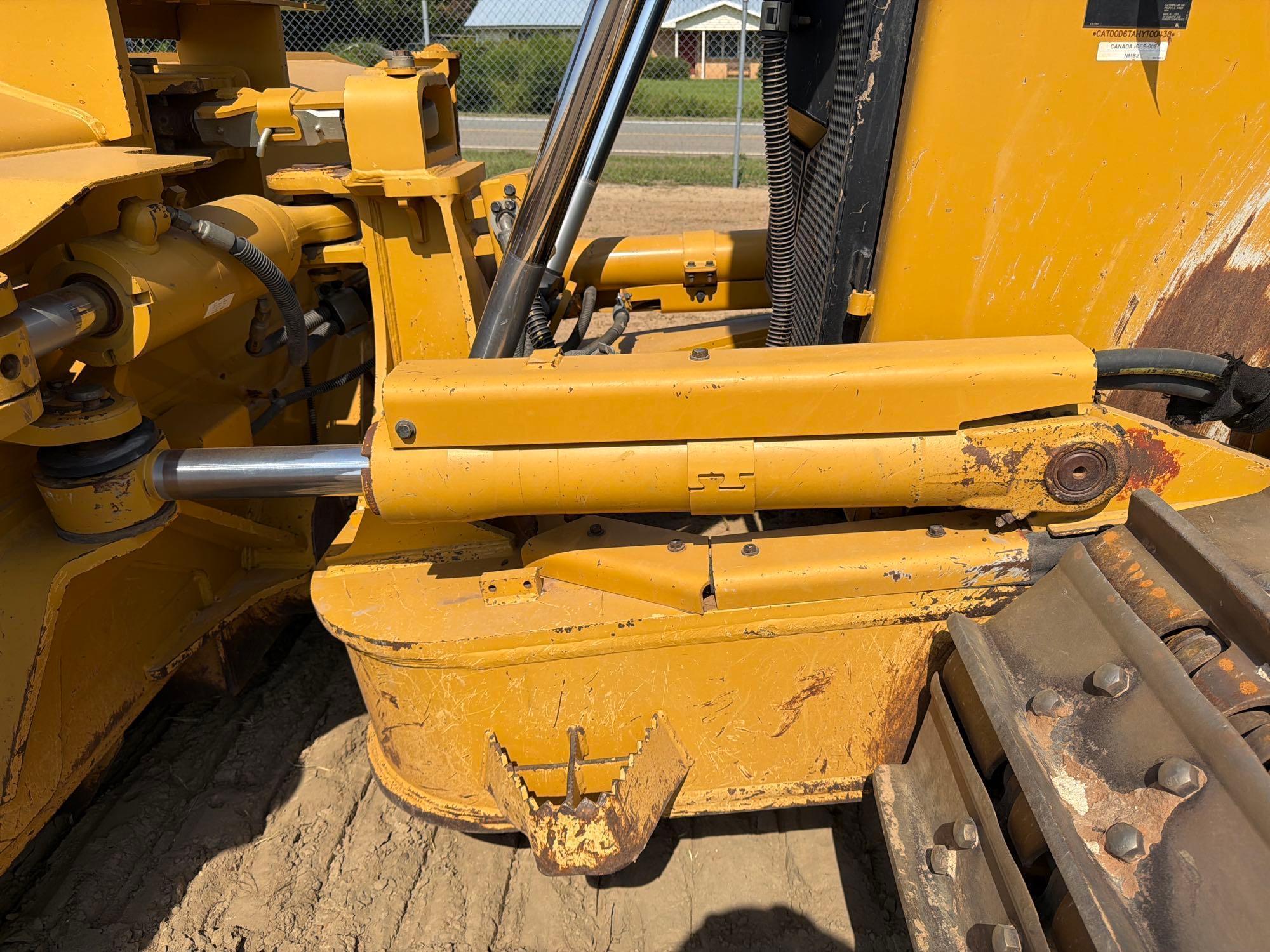 Caterpillar D6T LGP