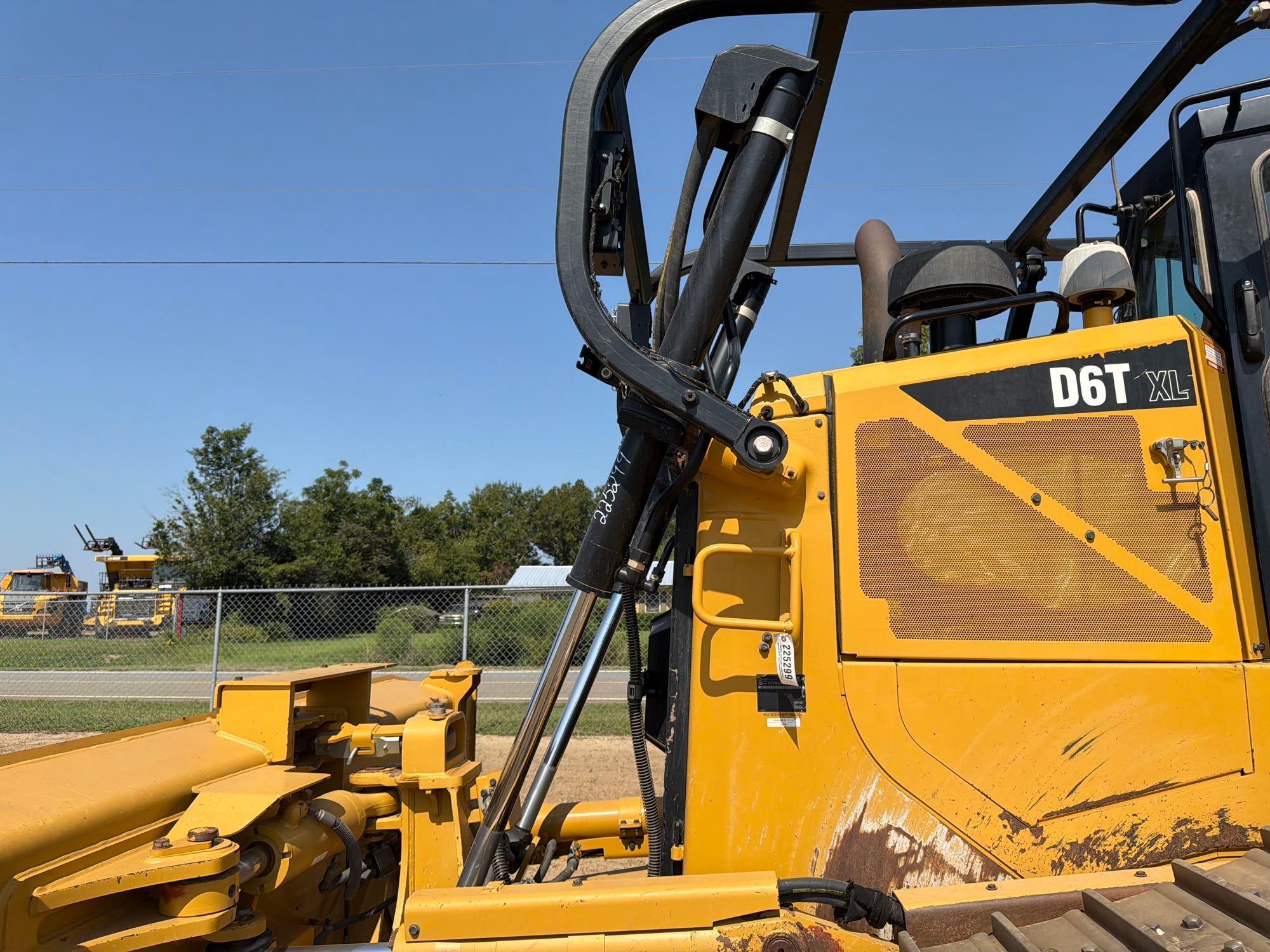 Caterpillar D6T LGP
