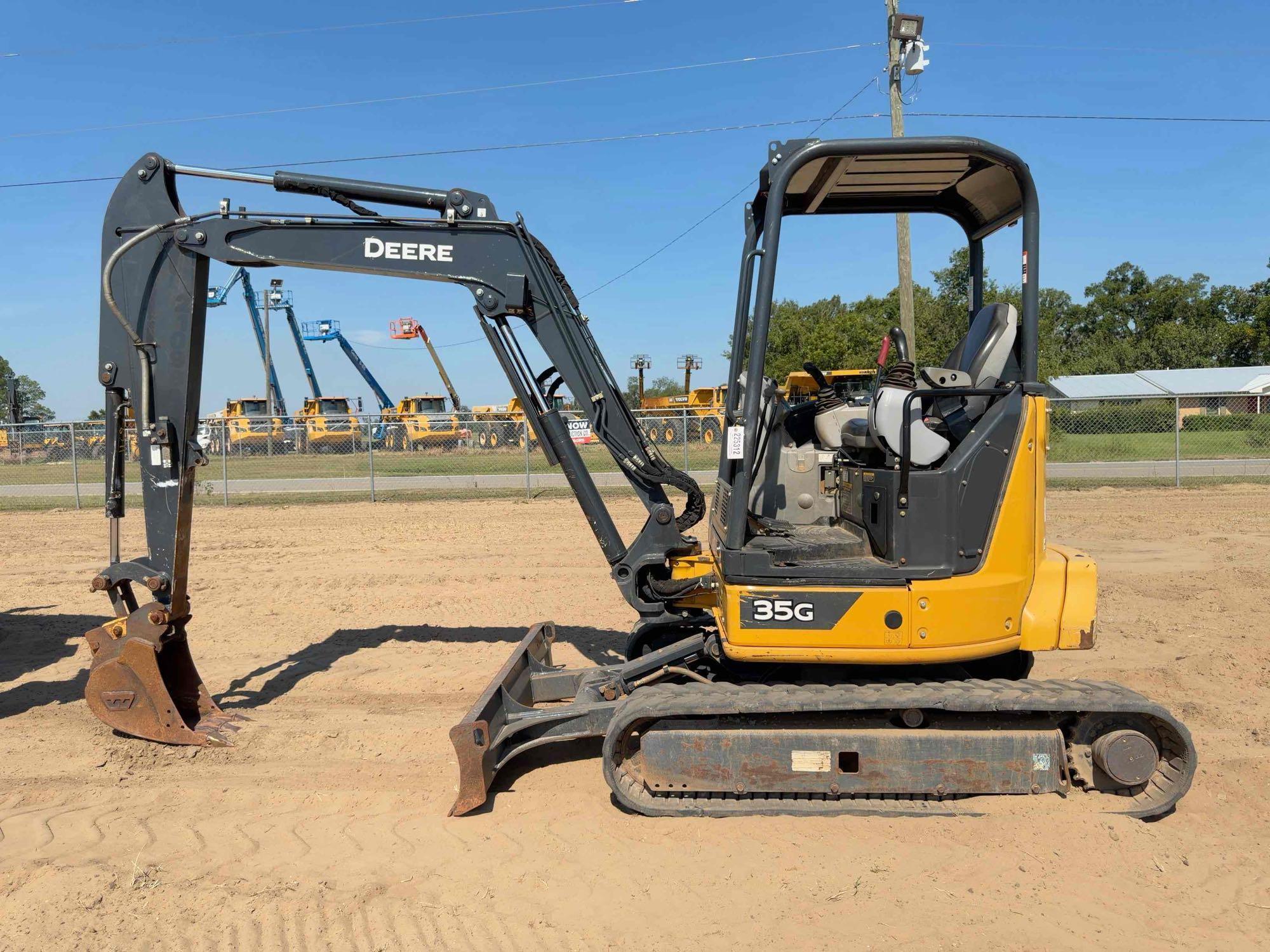 Photo of John Deere 35G