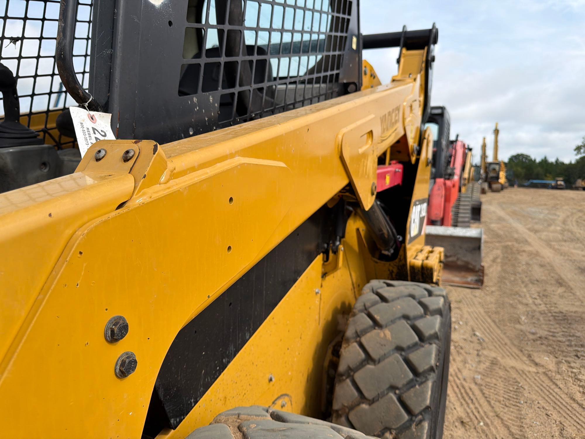 Caterpillar 242