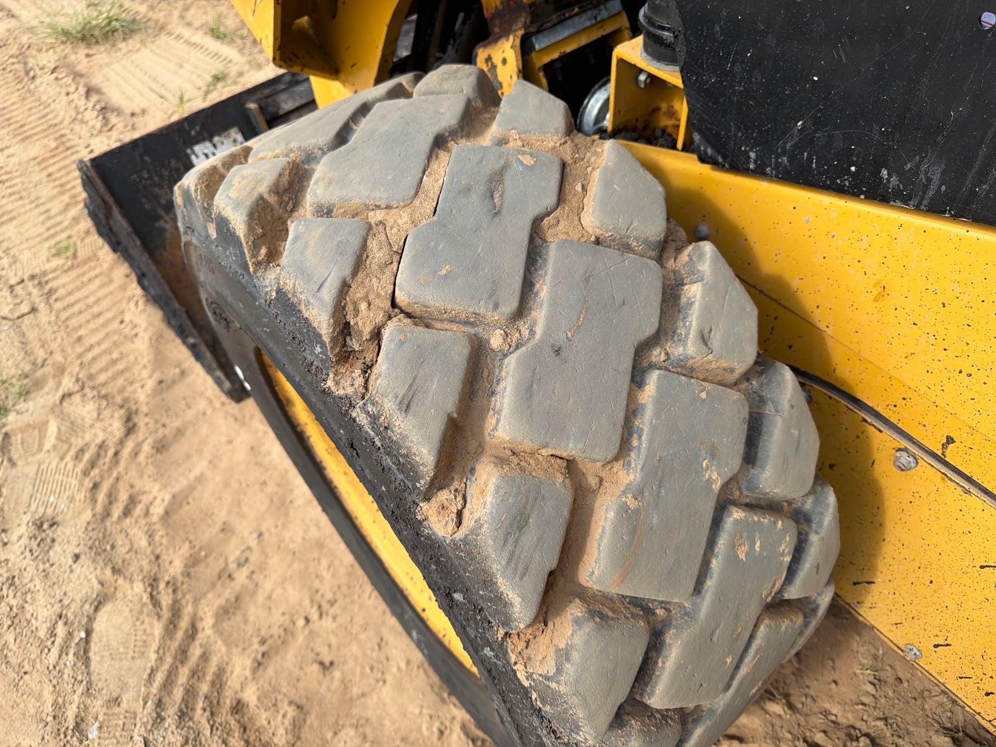 Caterpillar 242
