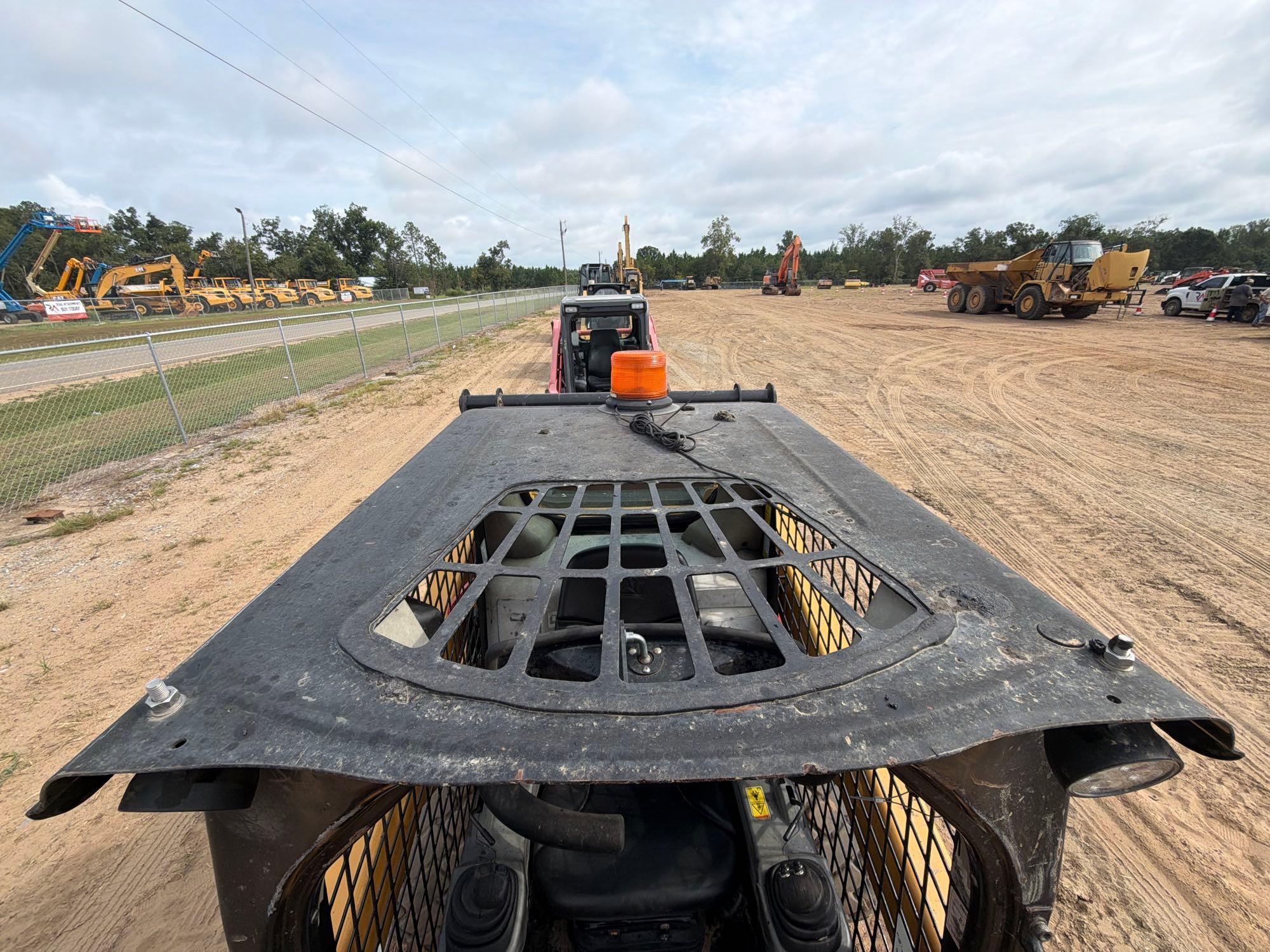 Caterpillar 242