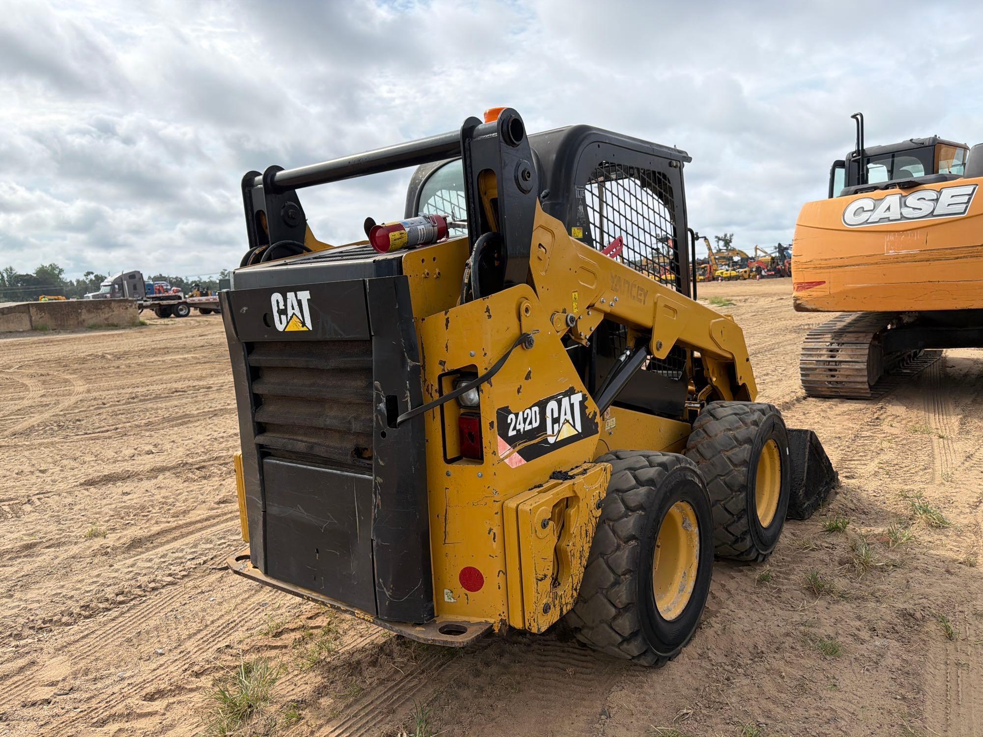 Caterpillar 242