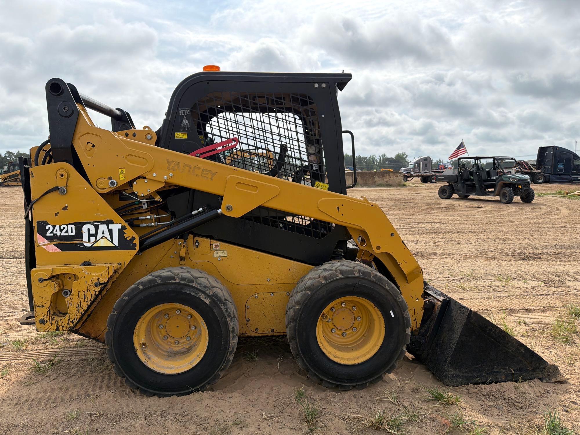 Caterpillar 242