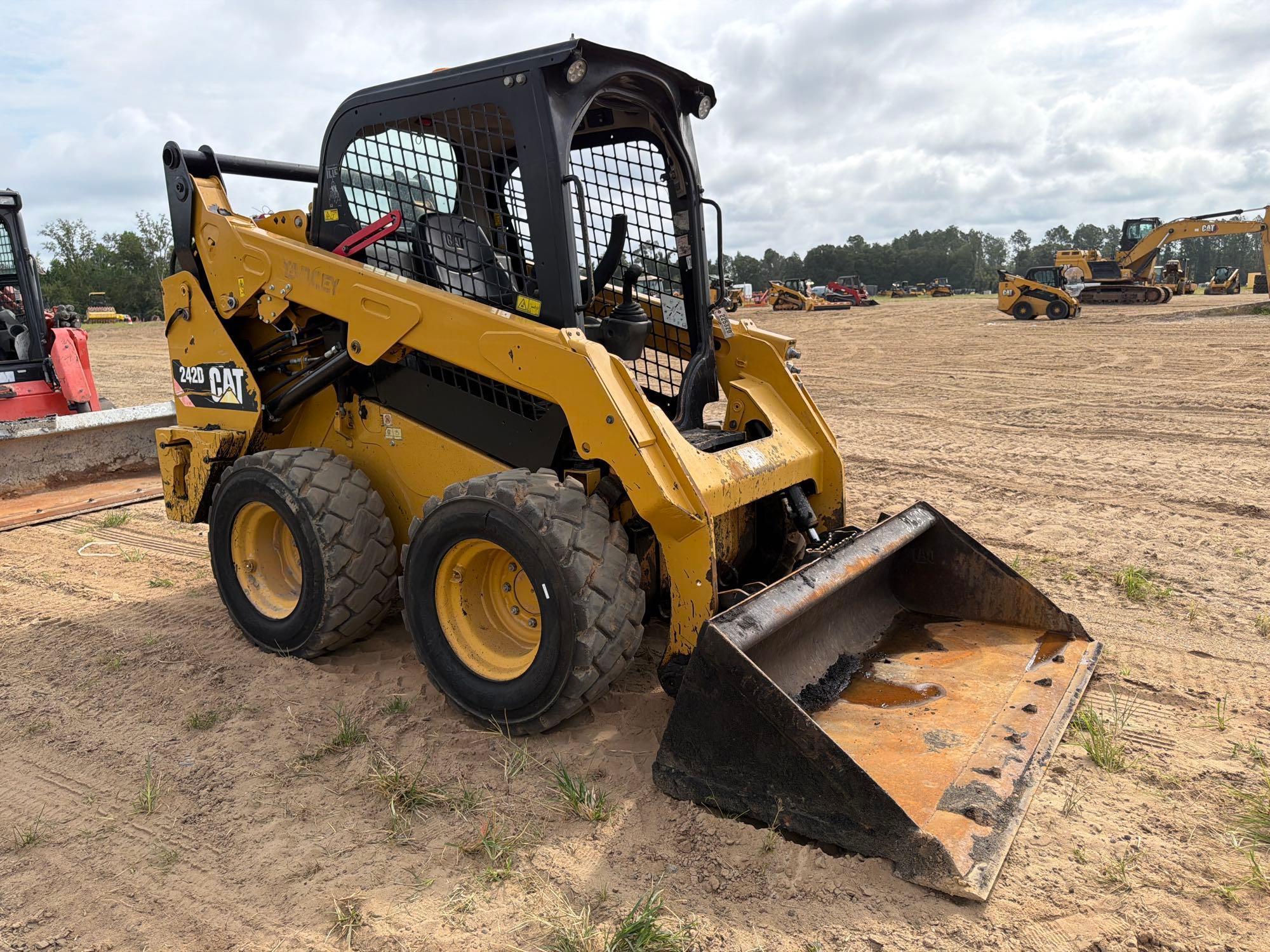 Caterpillar 242
