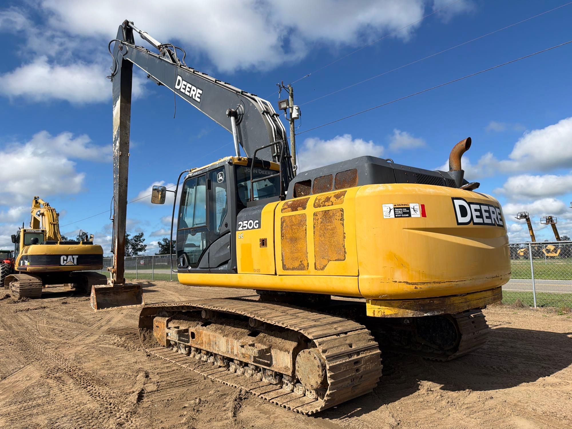 John Deere L250G