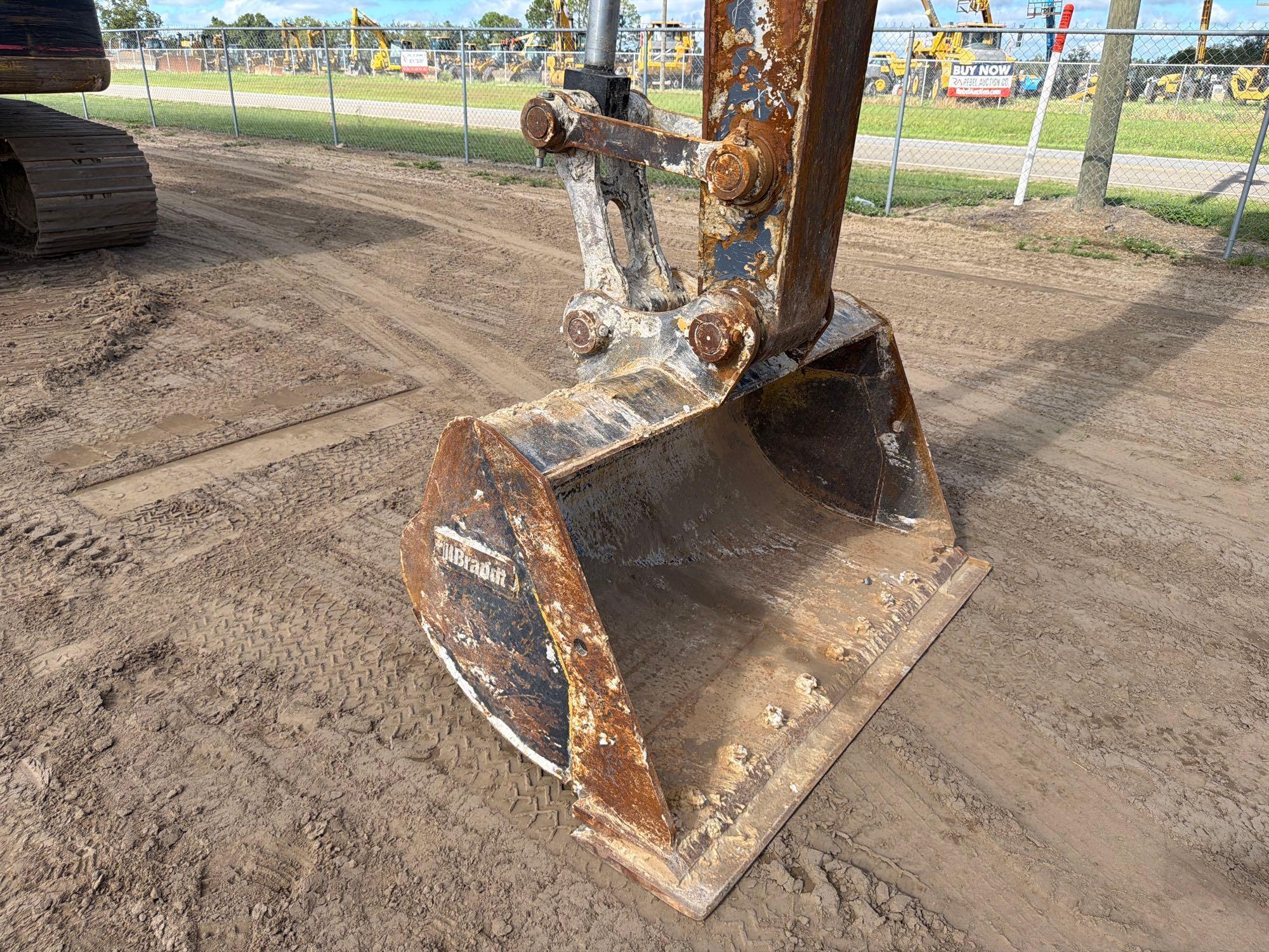 John Deere L250G