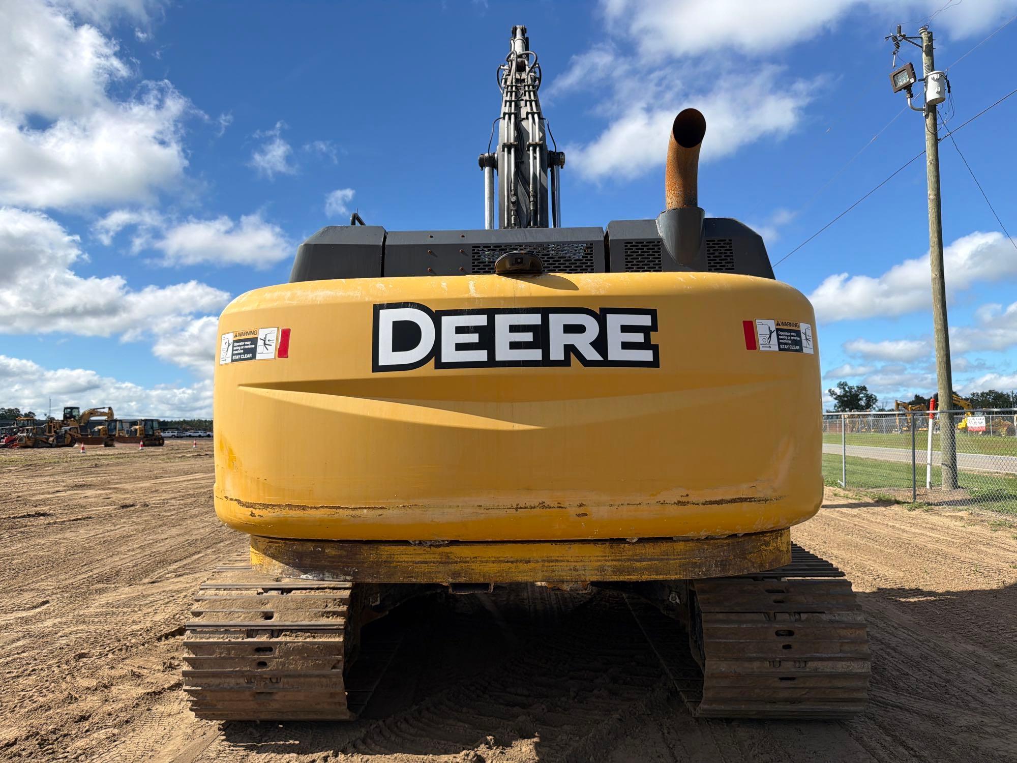 John Deere L250G