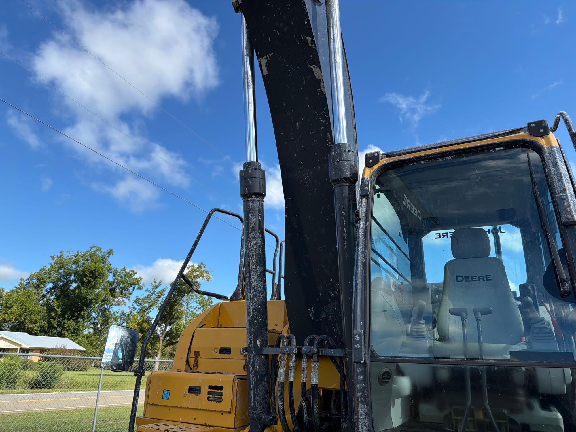 John Deere L250G