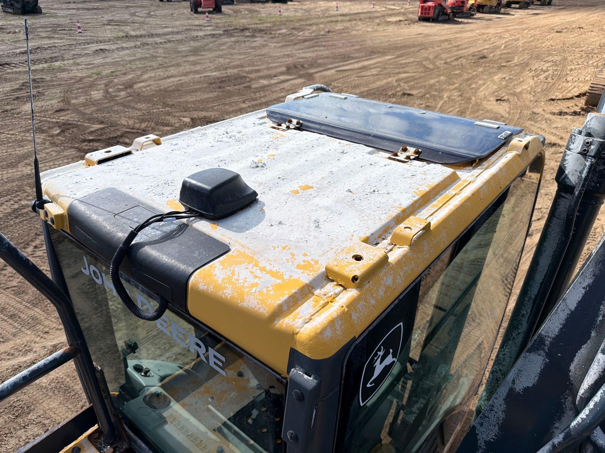 John Deere L250G