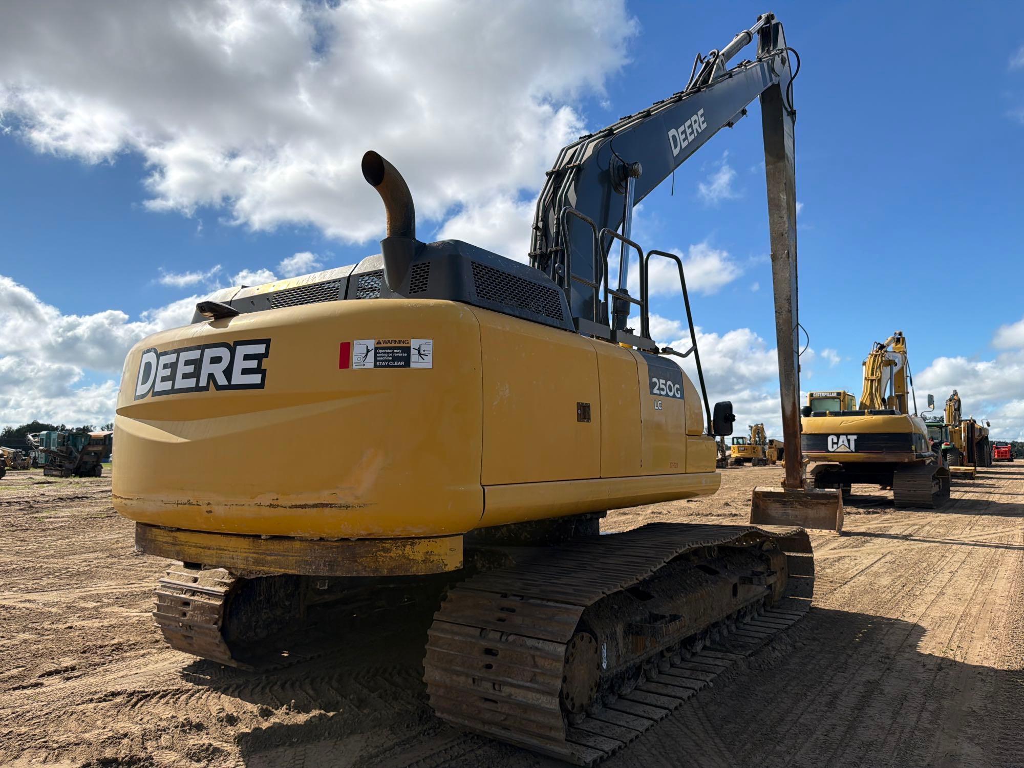 John Deere L250G