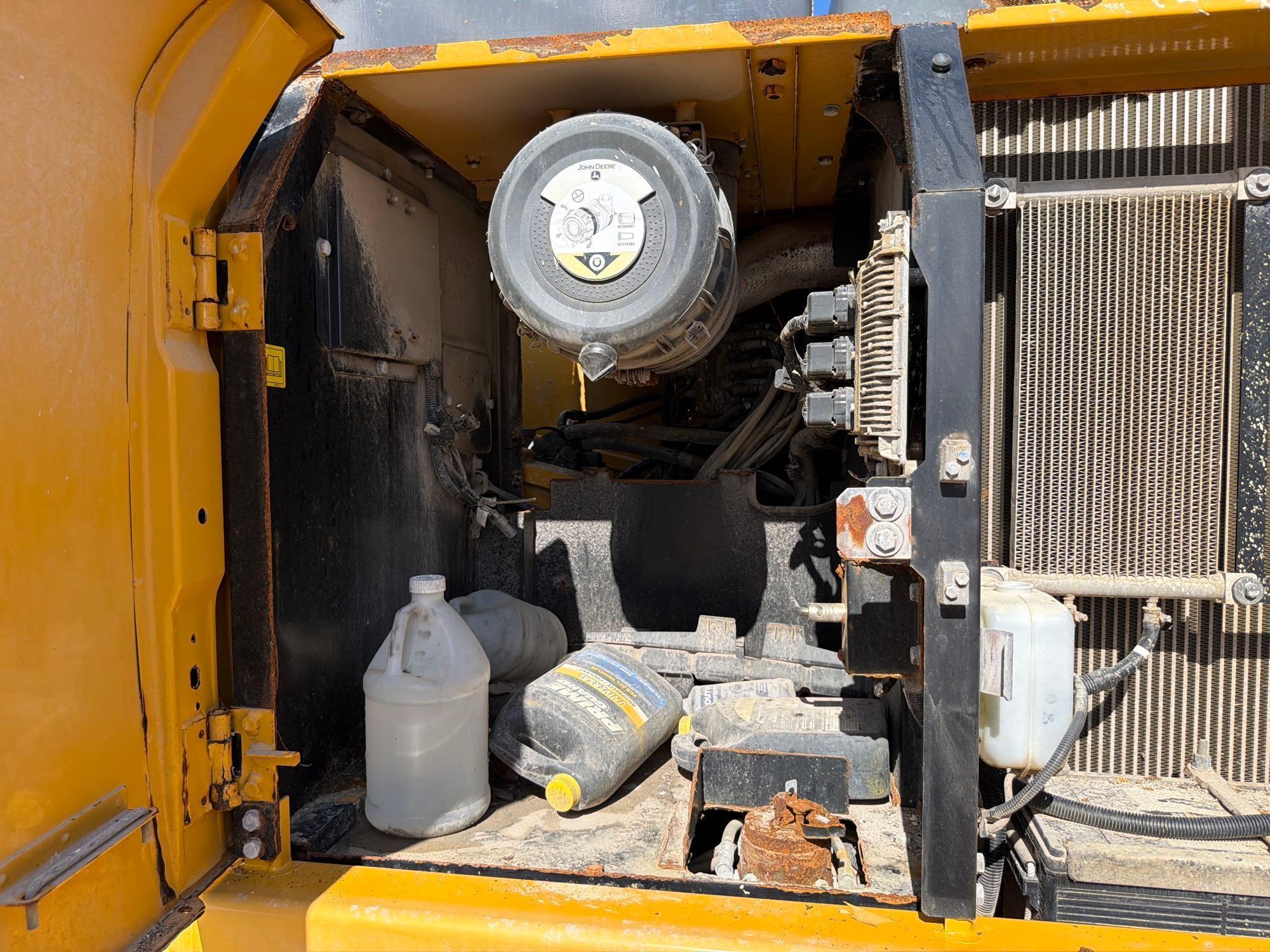 John Deere L250G