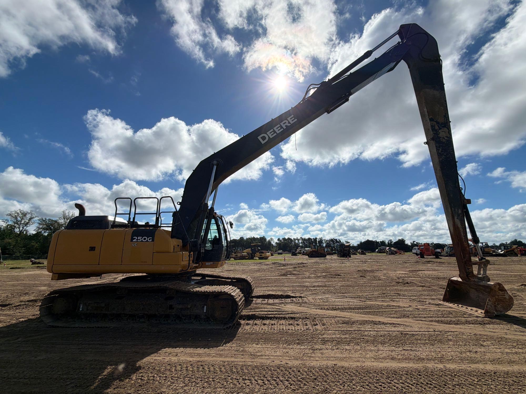 John Deere L250G