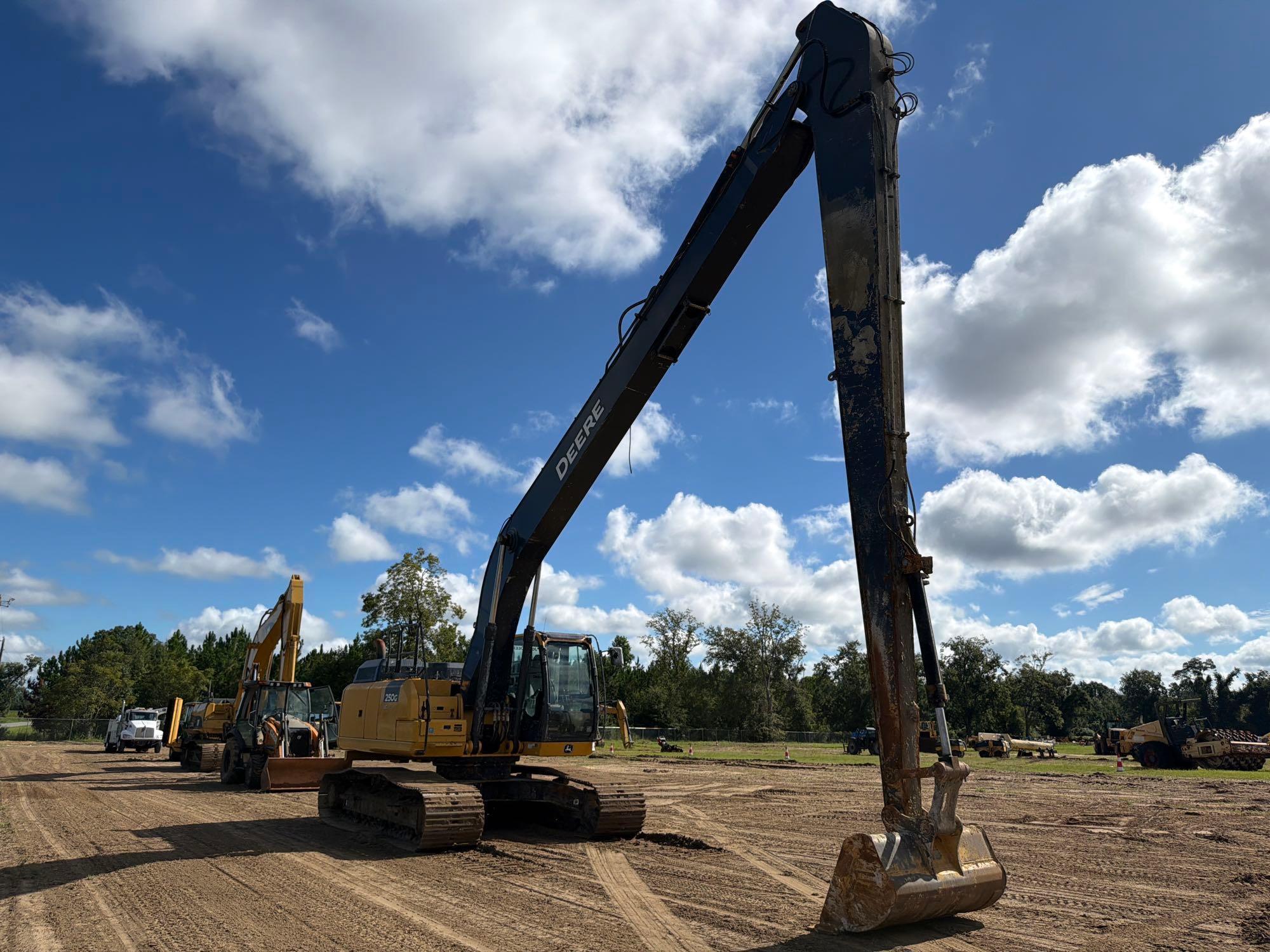 John Deere L250G