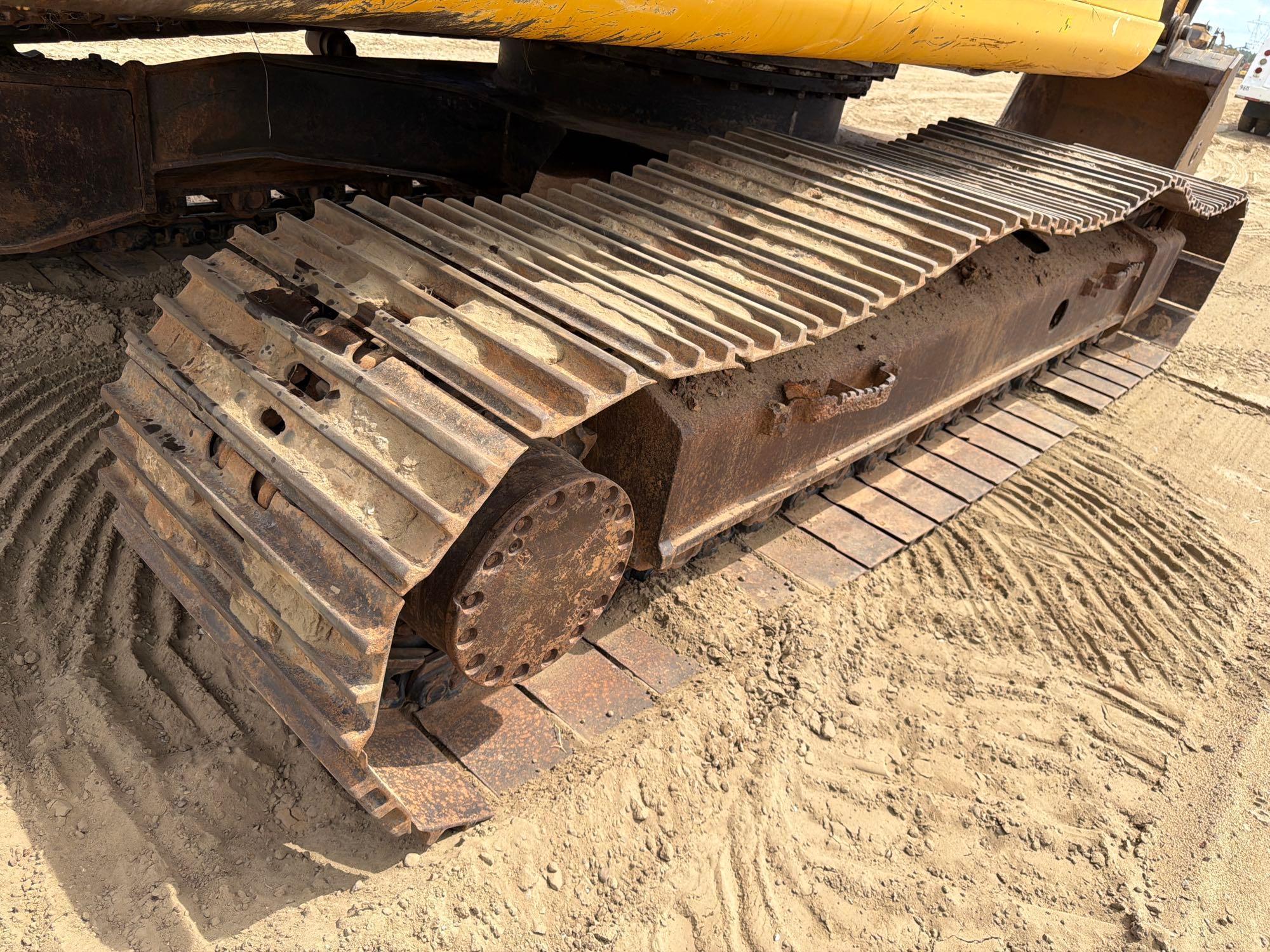 John Deere 330C LC