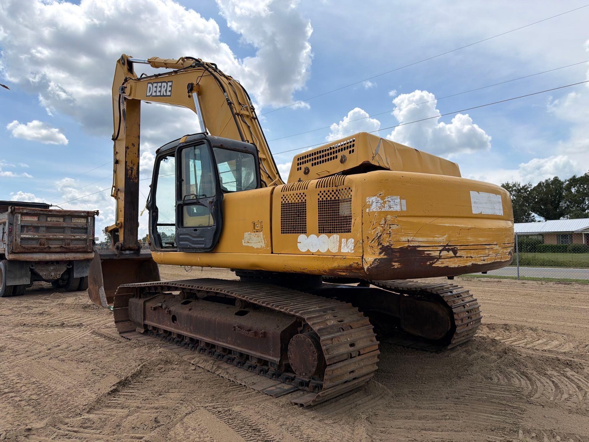 John Deere 330C LC
