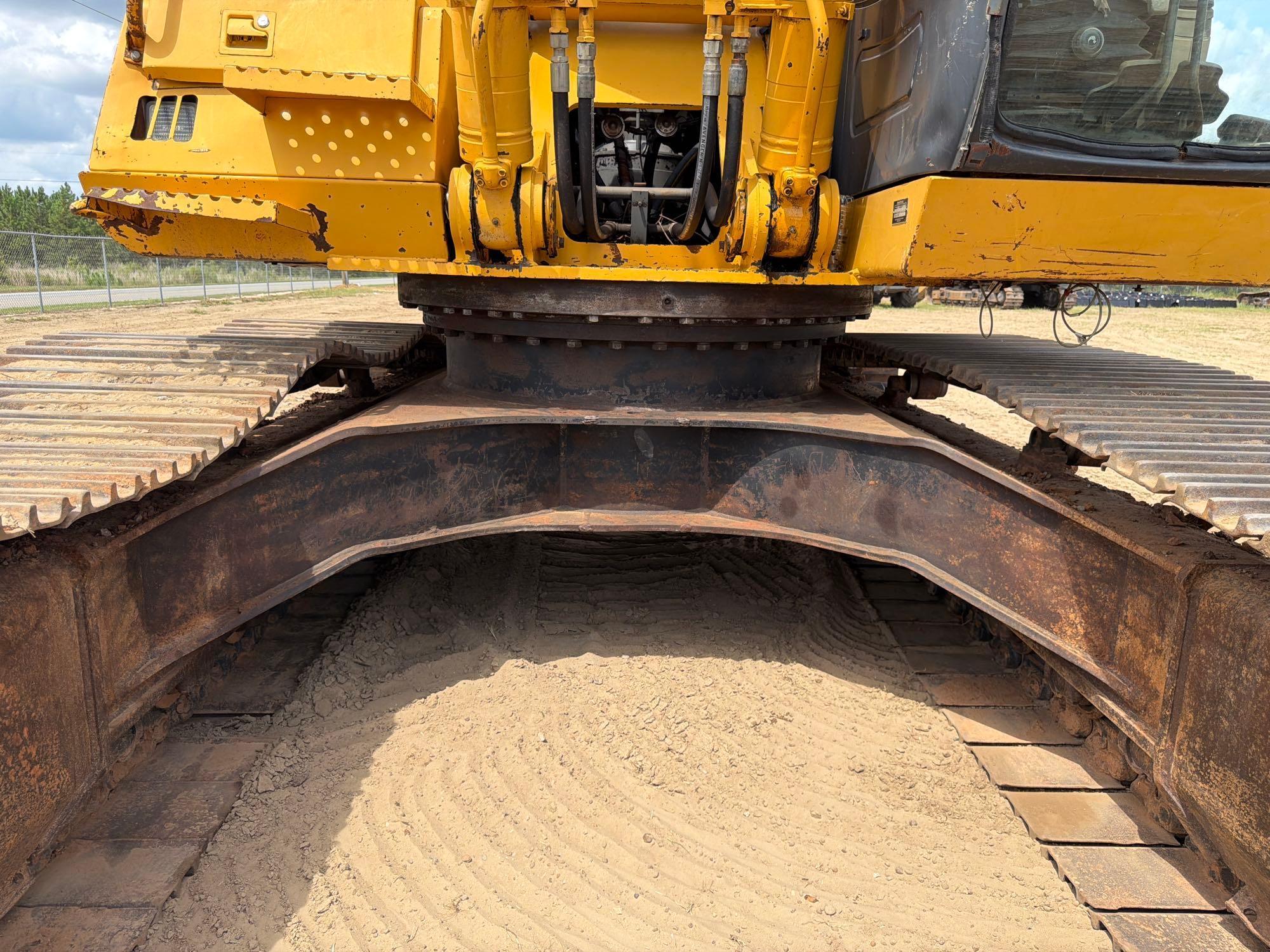 John Deere 330C LC