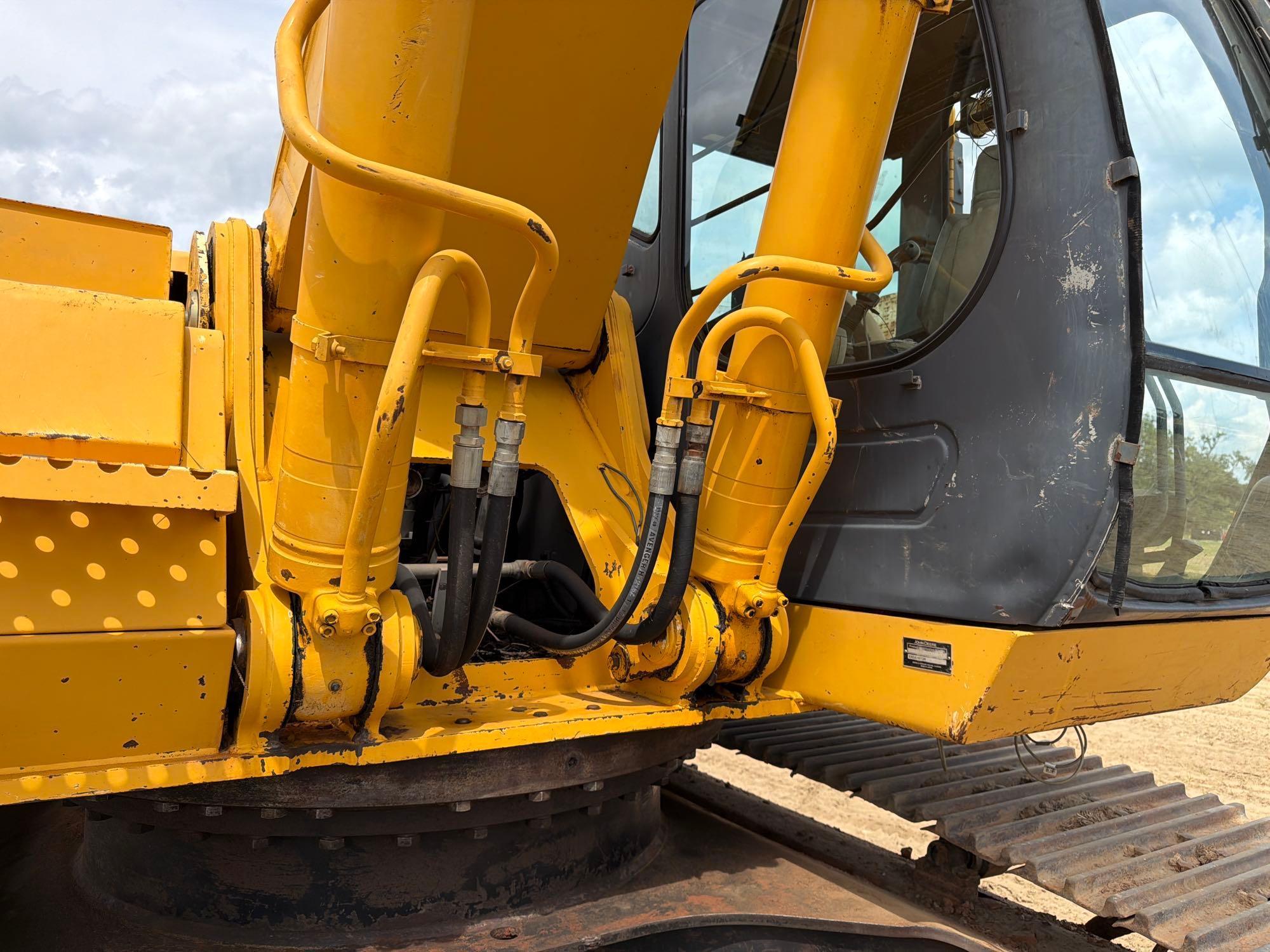 John Deere 330C LC