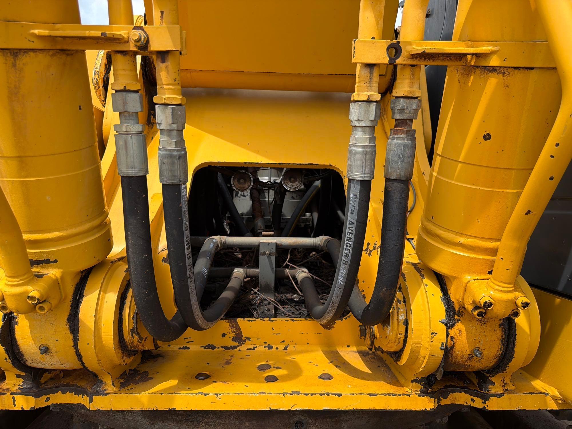 John Deere 330C LC