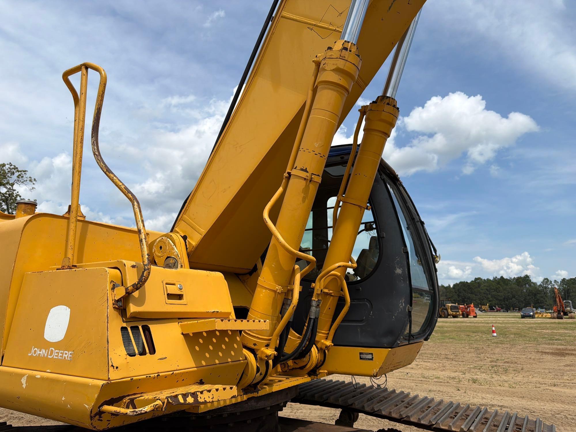 John Deere 330C LC