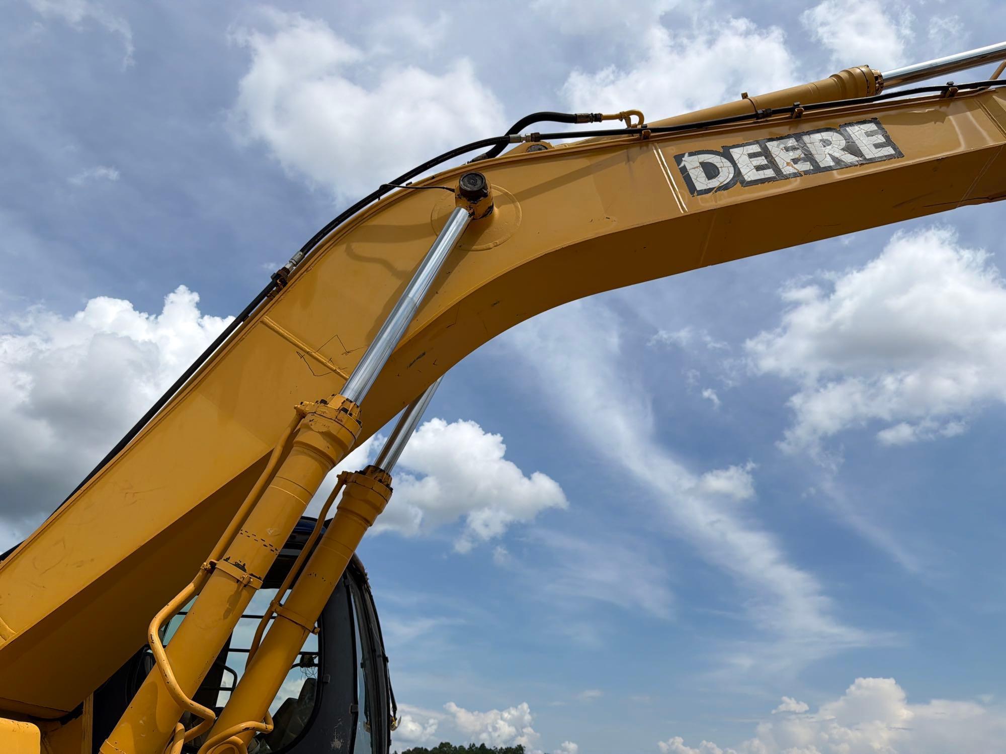 John Deere 330C LC