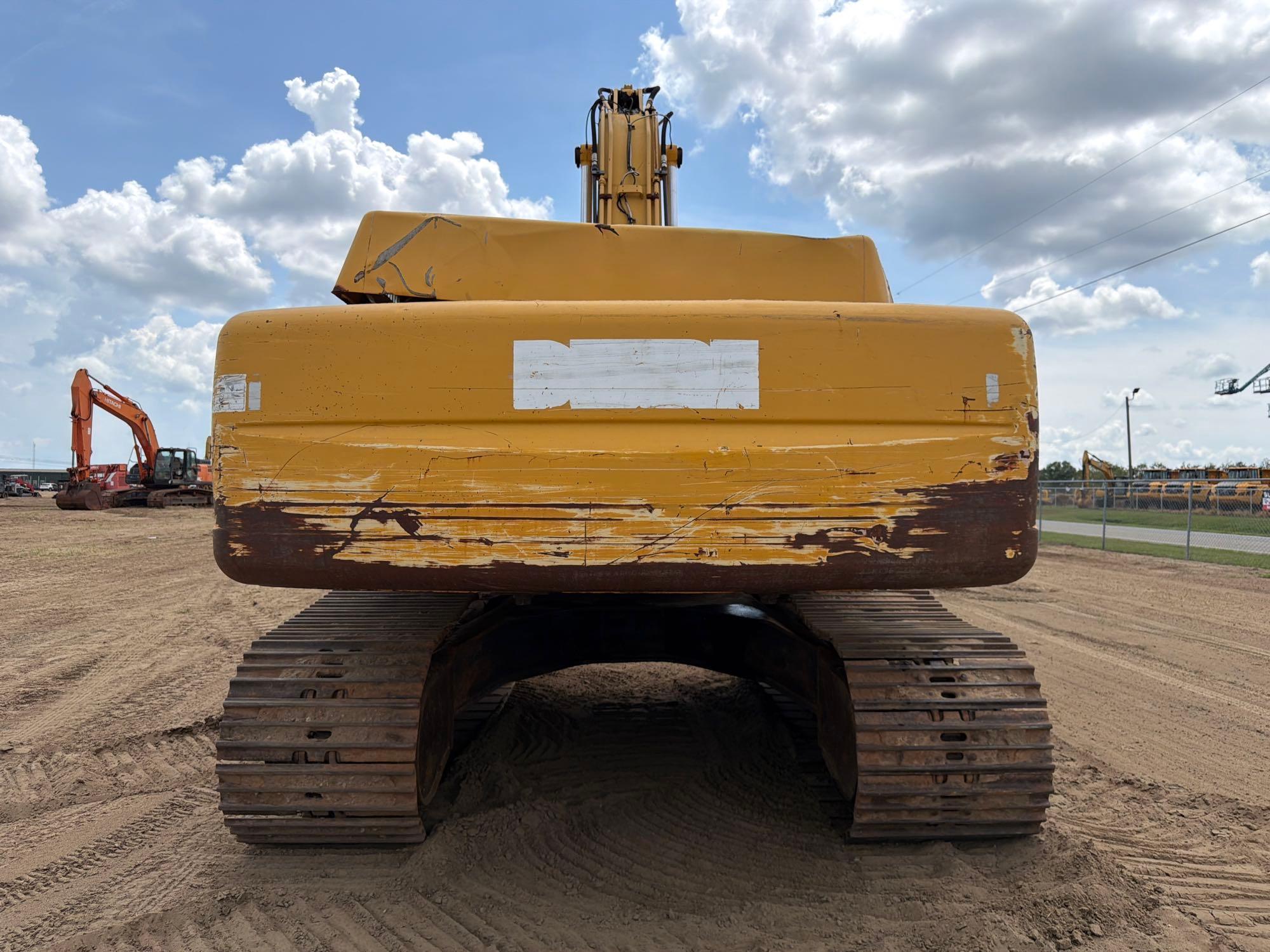 John Deere 330C LC
