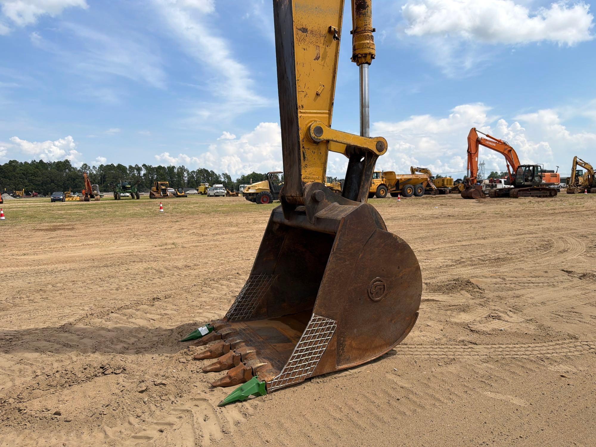 John Deere 330C LC