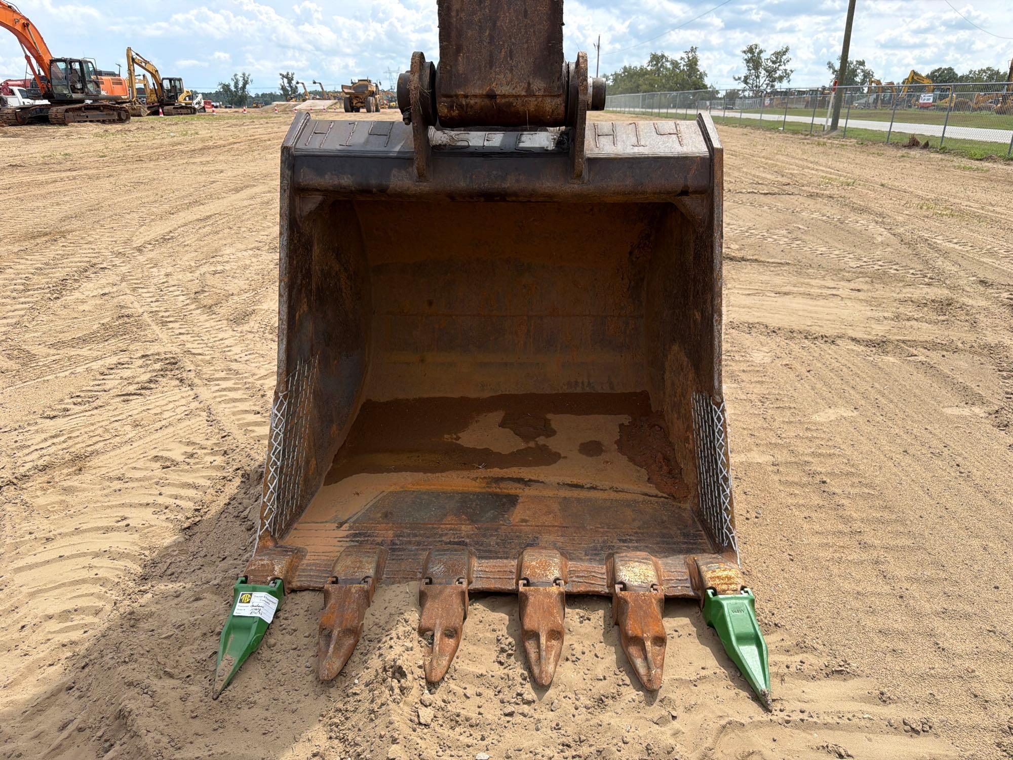 John Deere 330C LC