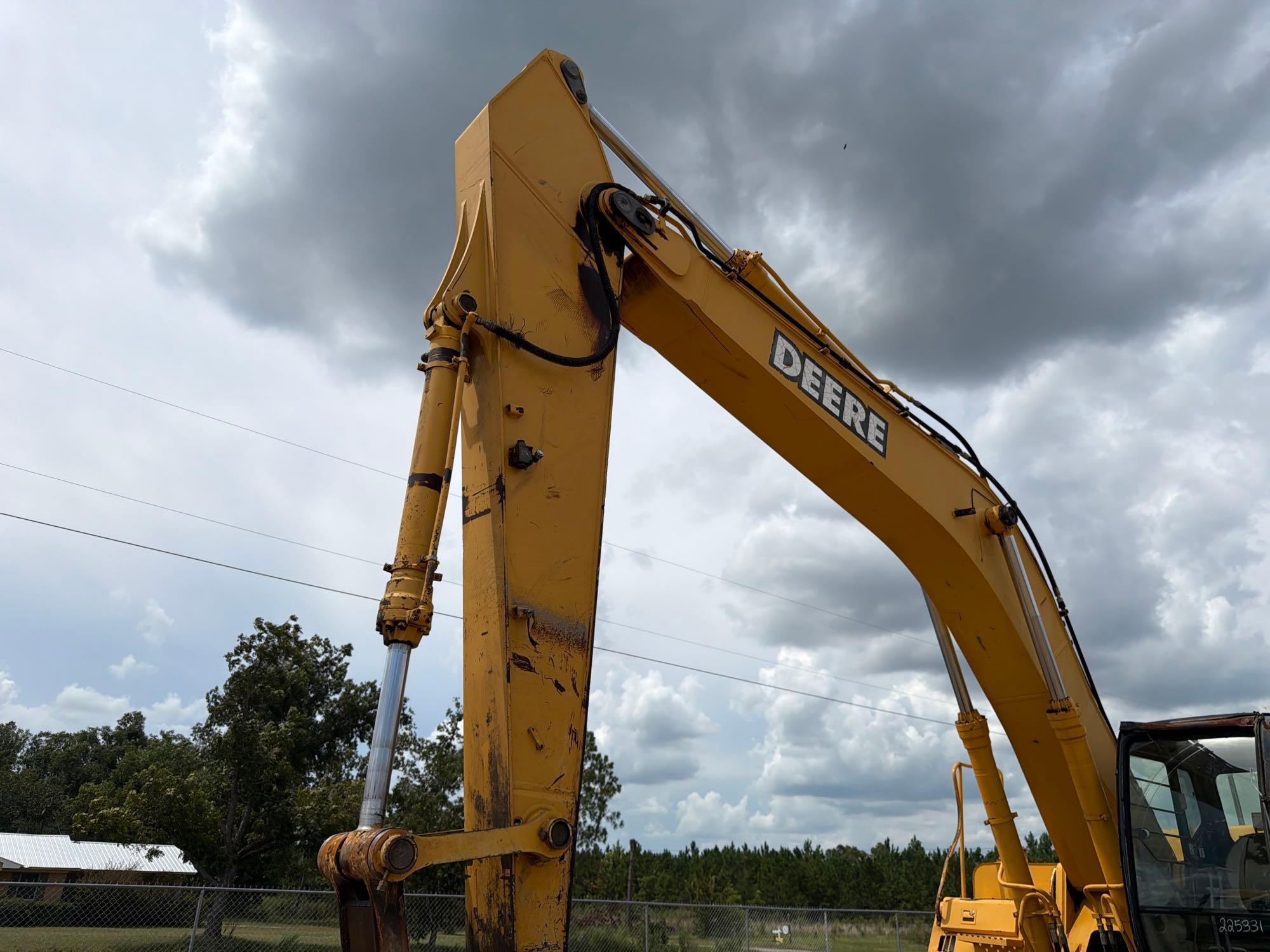 John Deere 330C LC