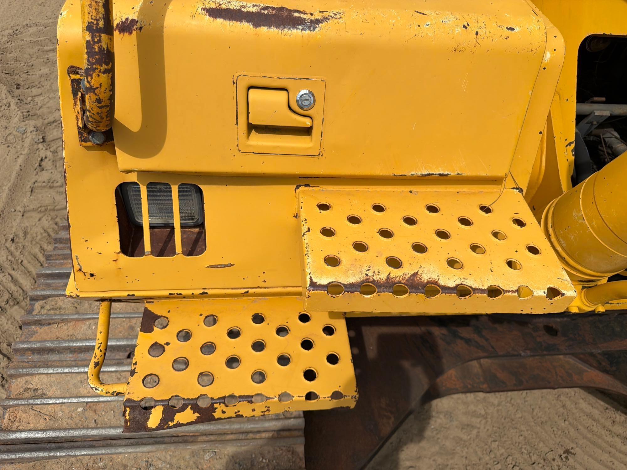 John Deere 330C LC