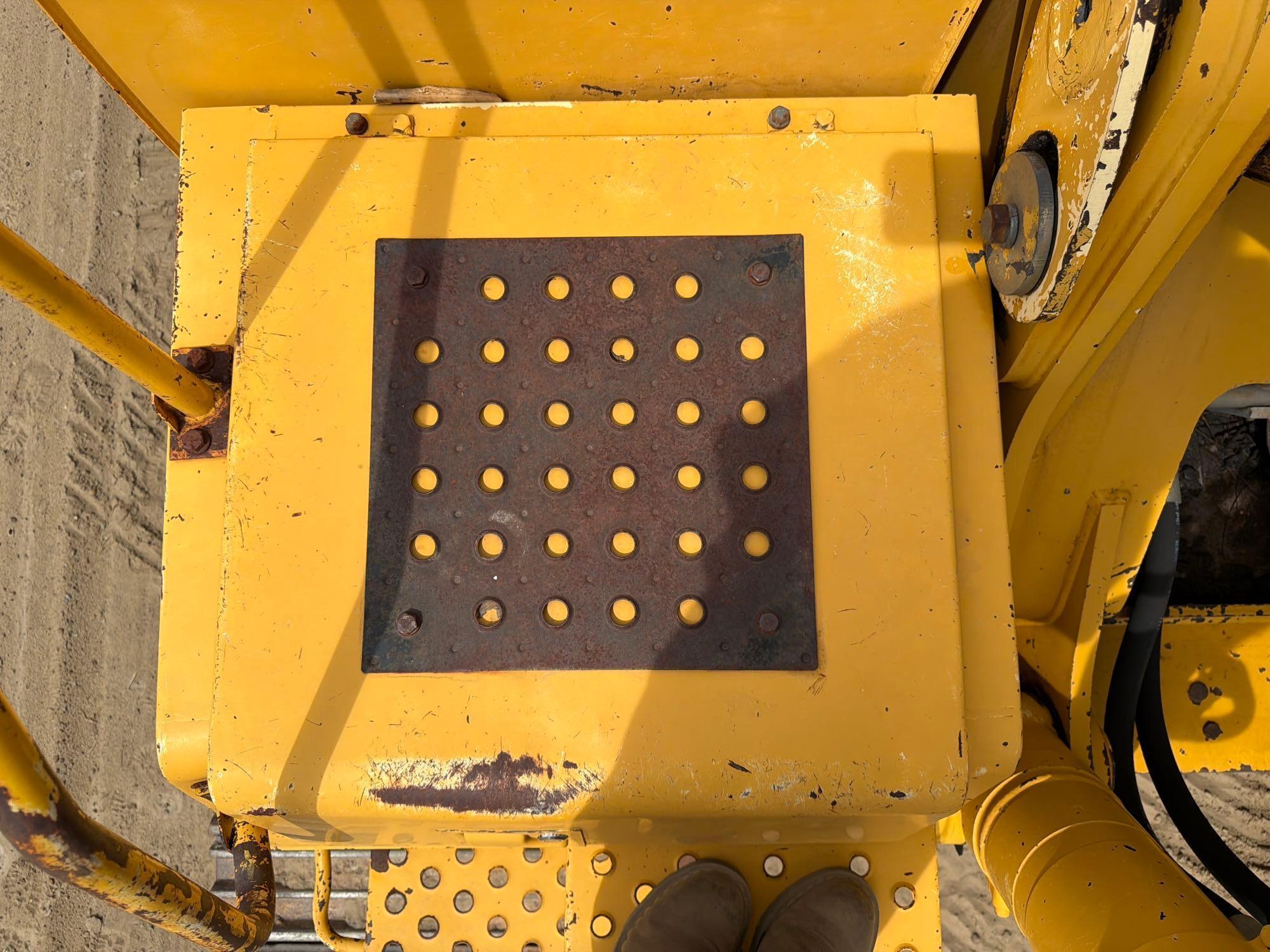 John Deere 330C LC