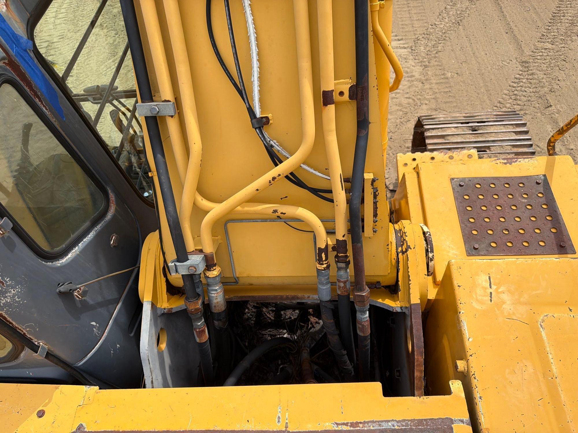 John Deere 330C LC