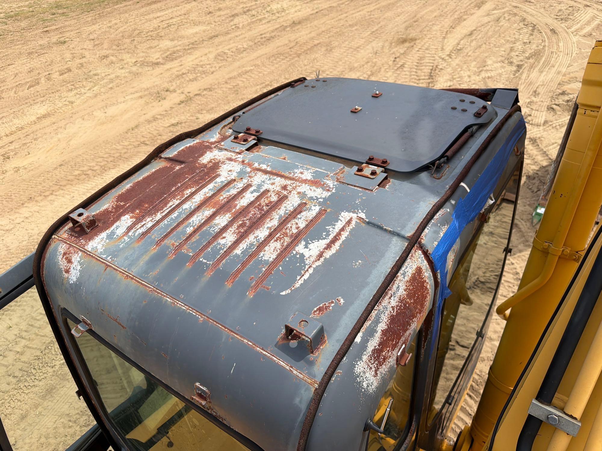 John Deere 330C LC
