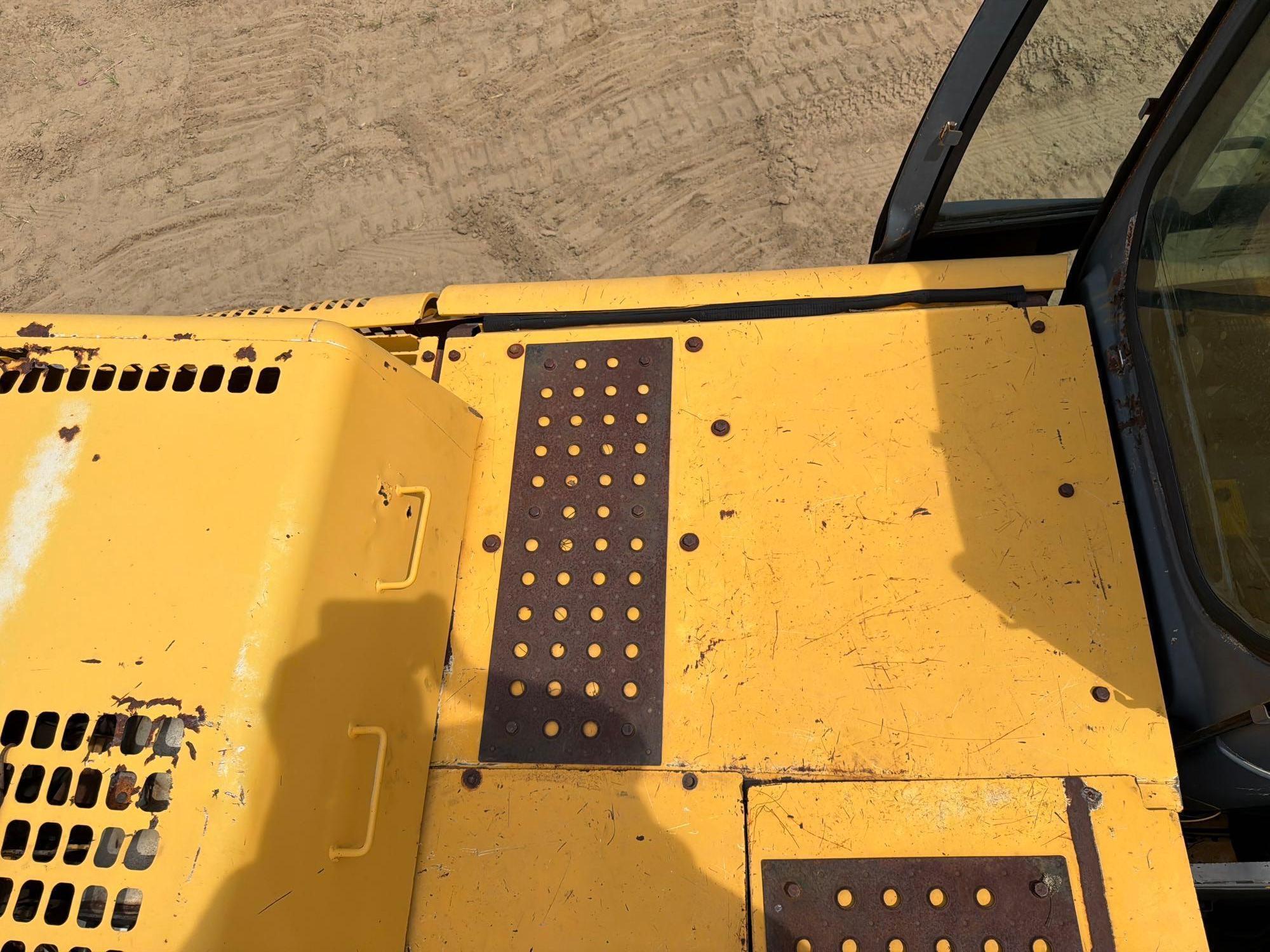 John Deere 330C LC
