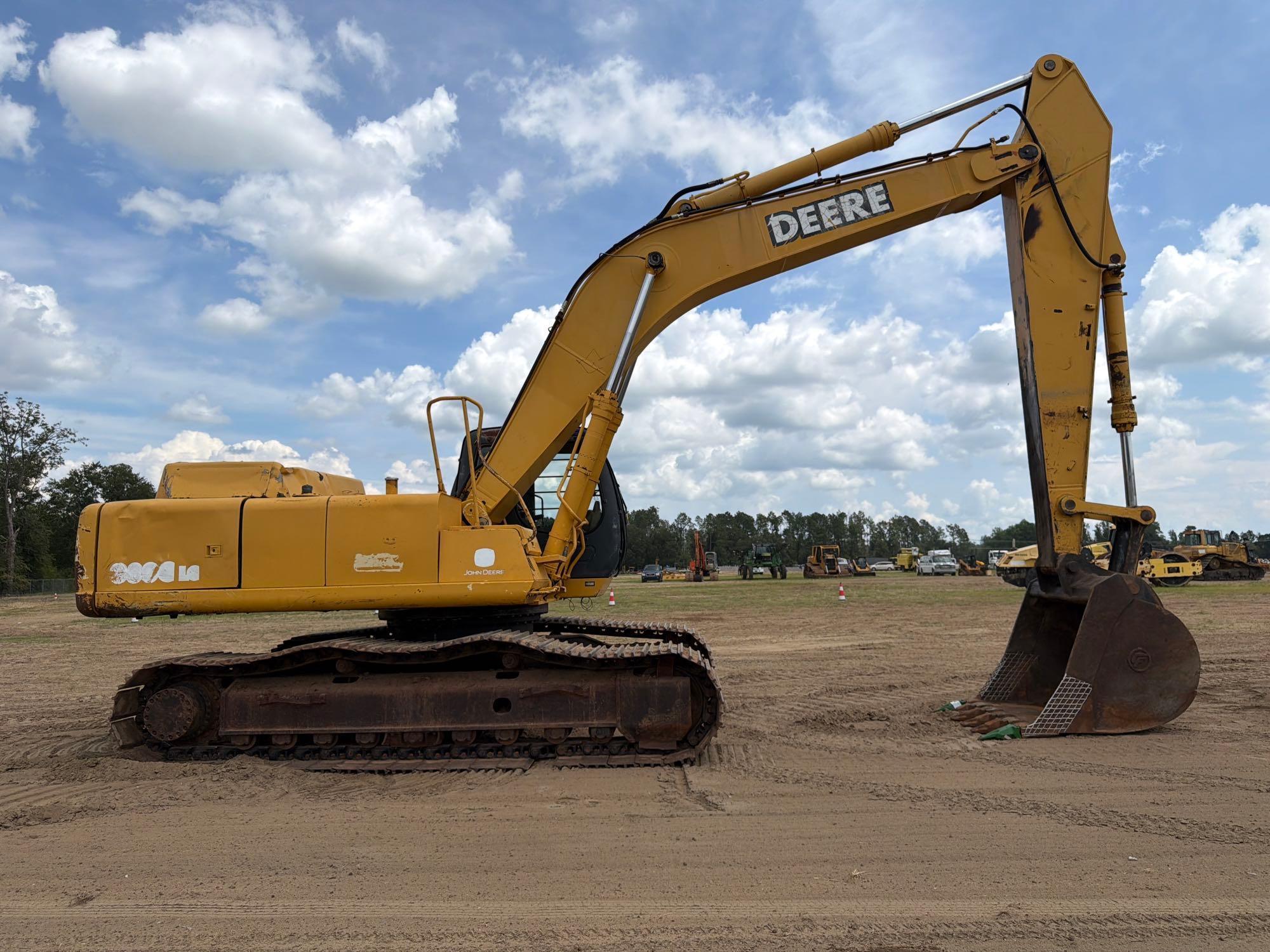 John Deere 330C LC