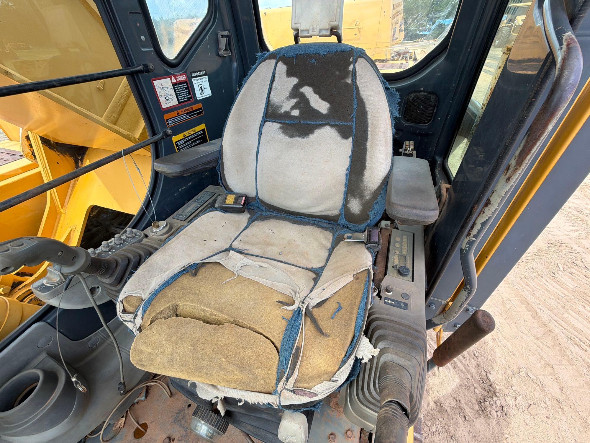 John Deere 330C LC