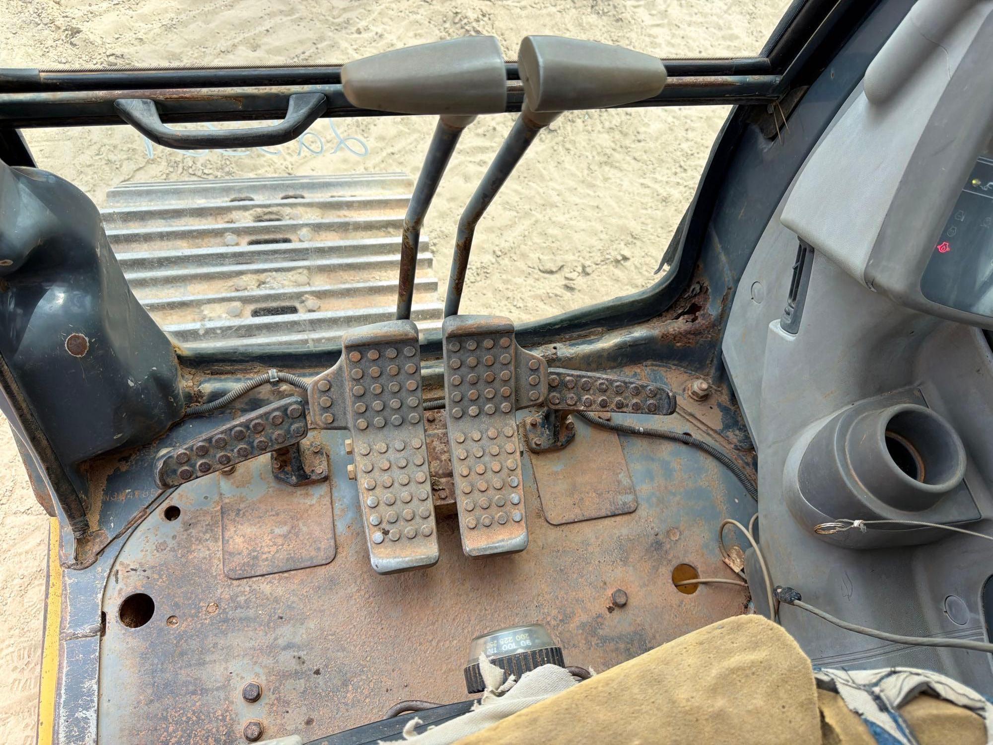 John Deere 330C LC