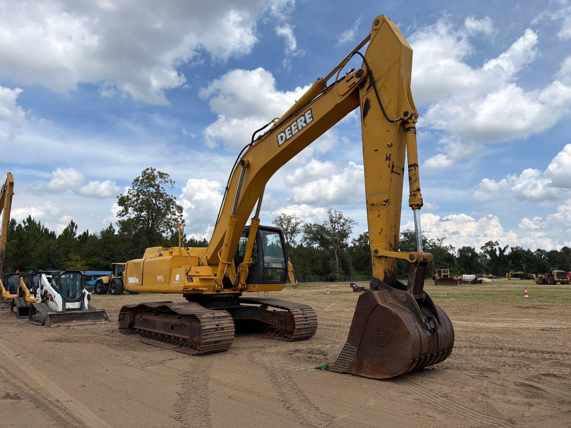 John Deere 330C LC