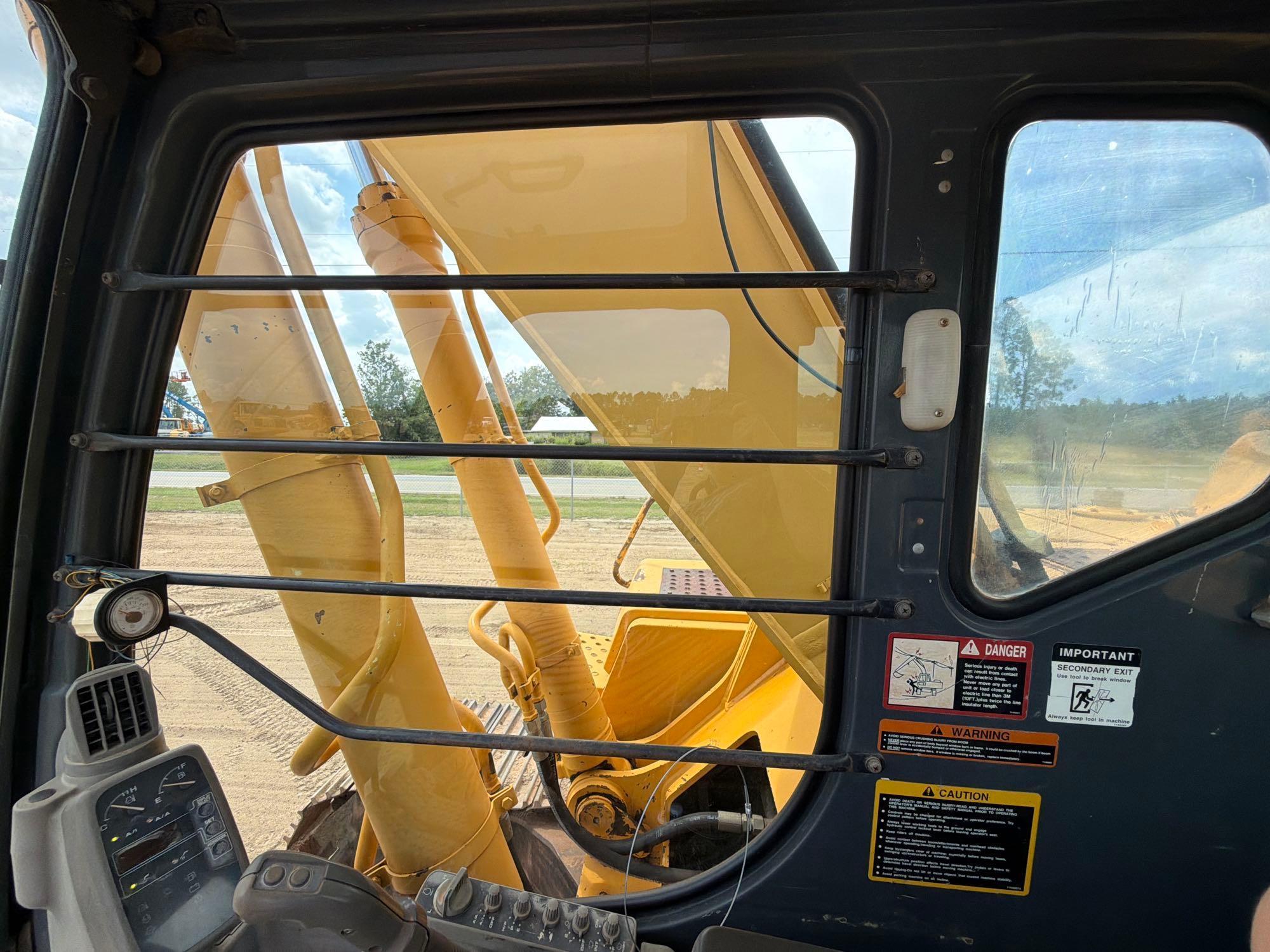 John Deere 330C LC