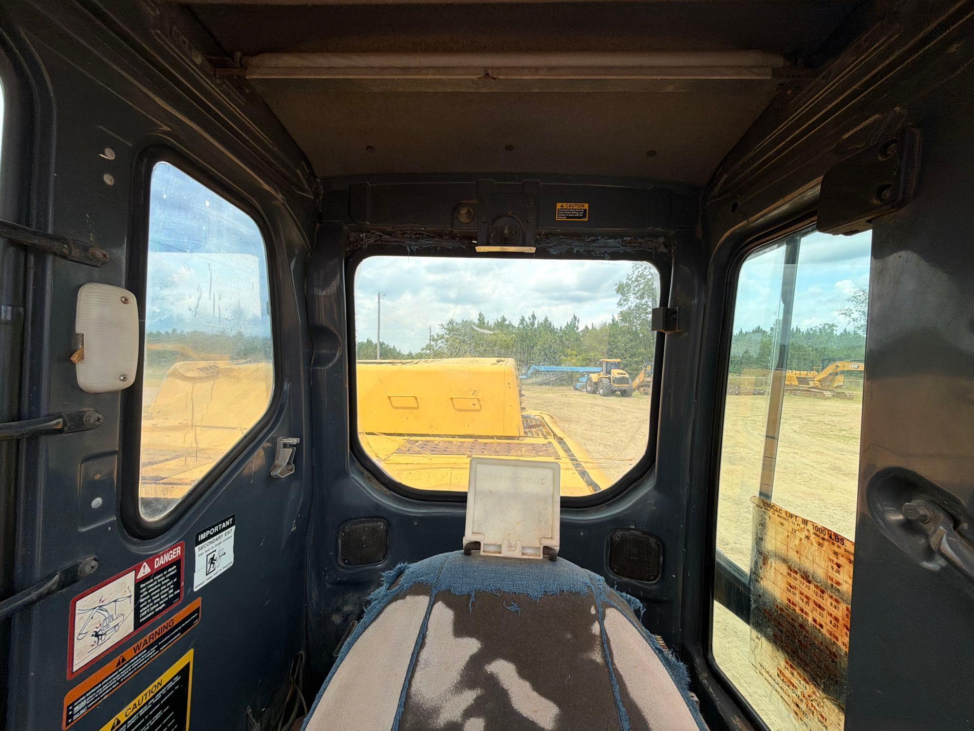 John Deere 330C LC