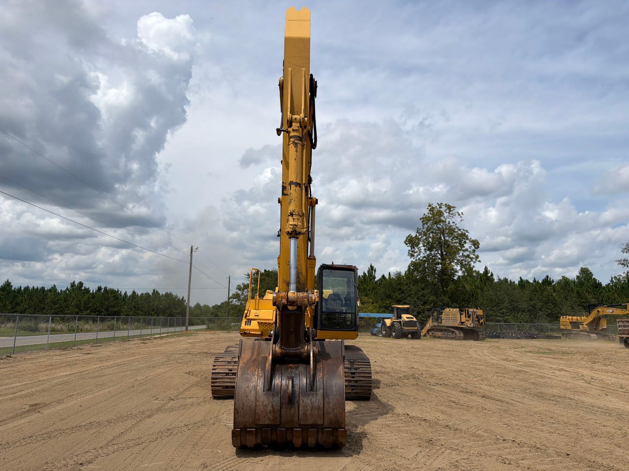 John Deere 330C LC