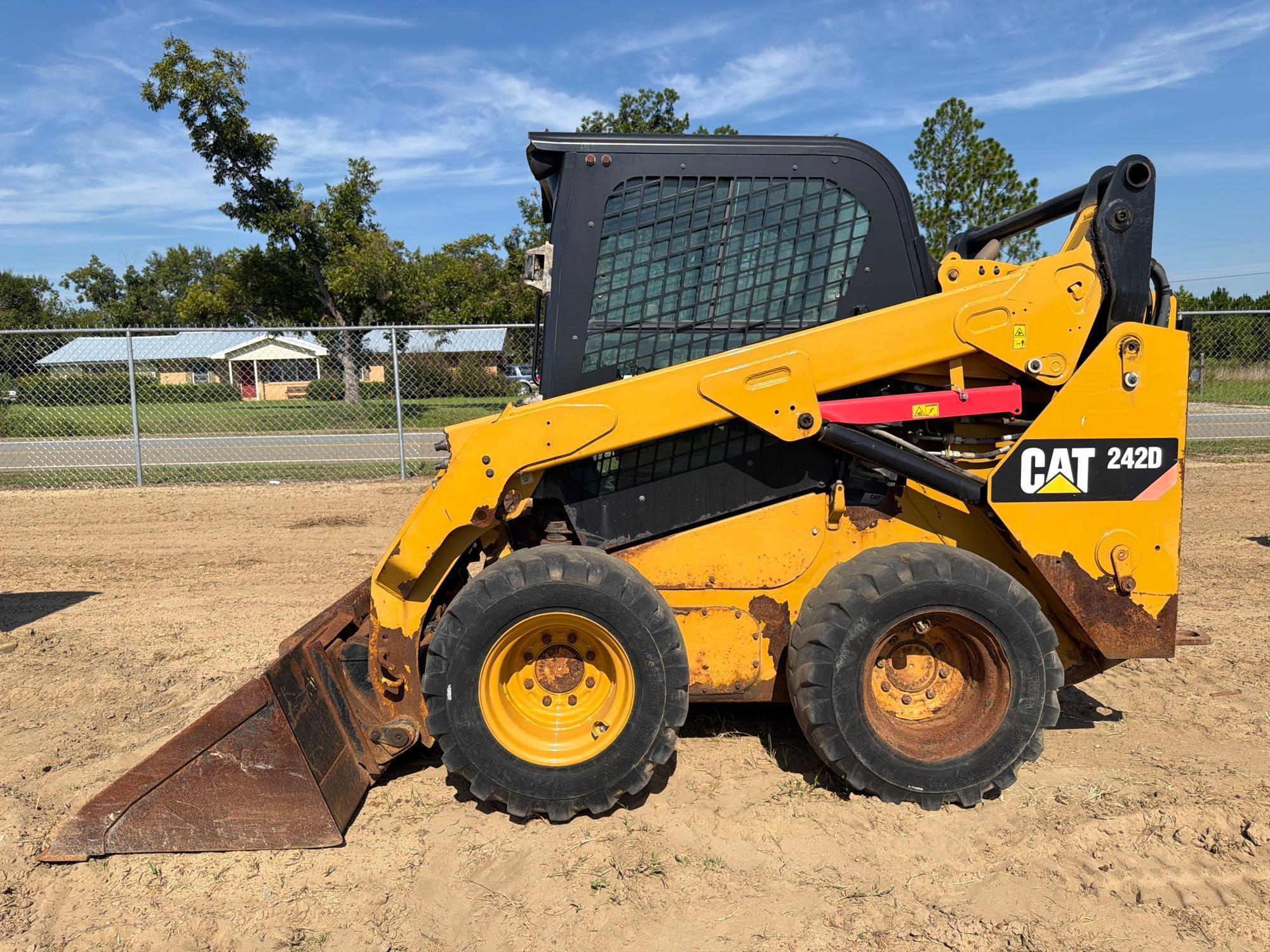 Photo of Caterpillar 242D
