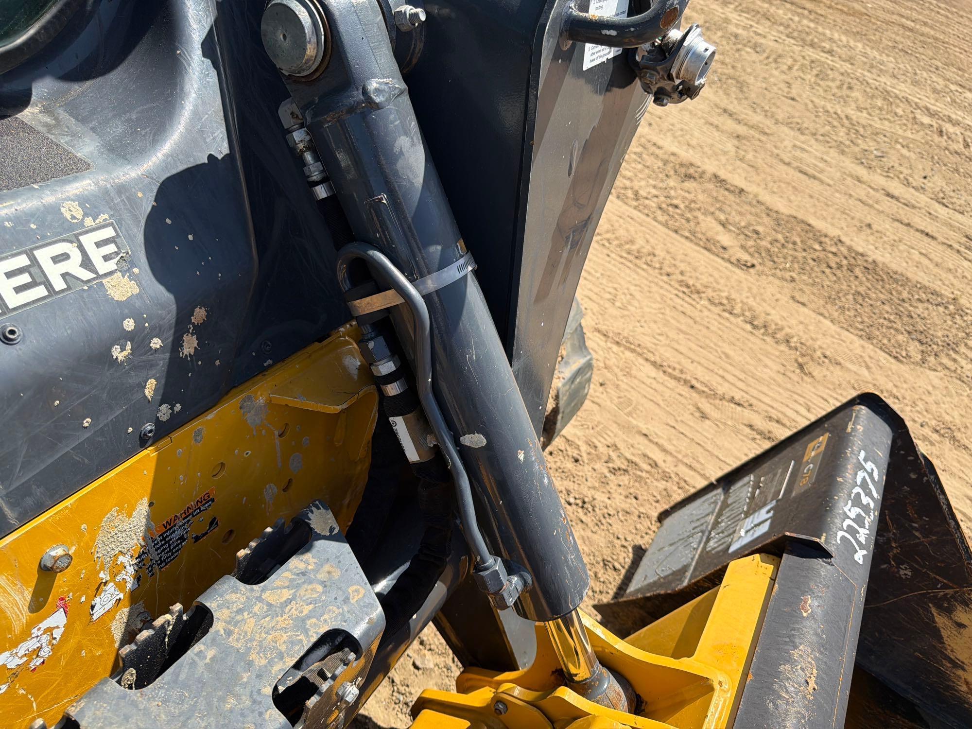 2025 John Deere 325G