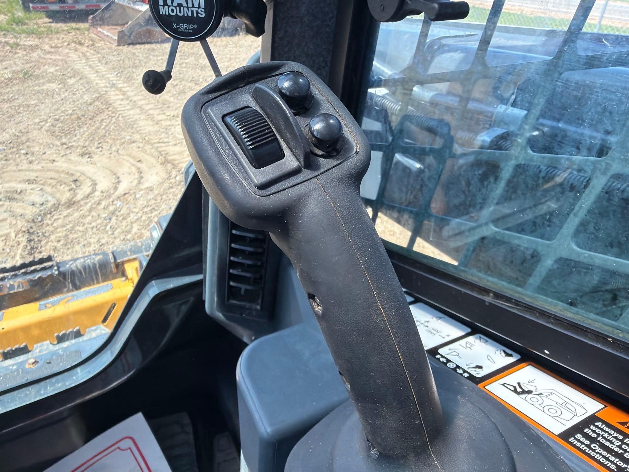 2025 John Deere 325G